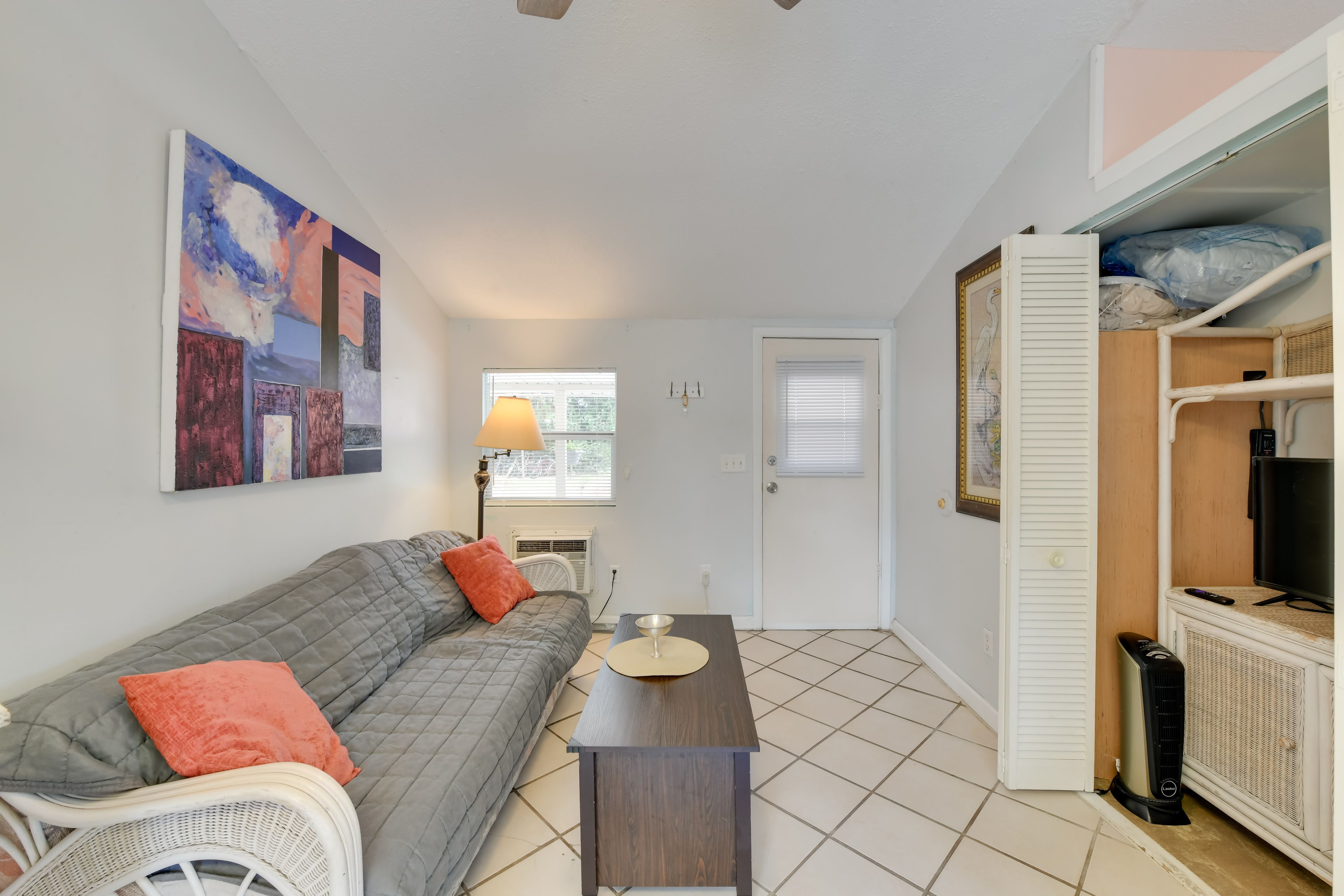 Living Room | Smart TV
