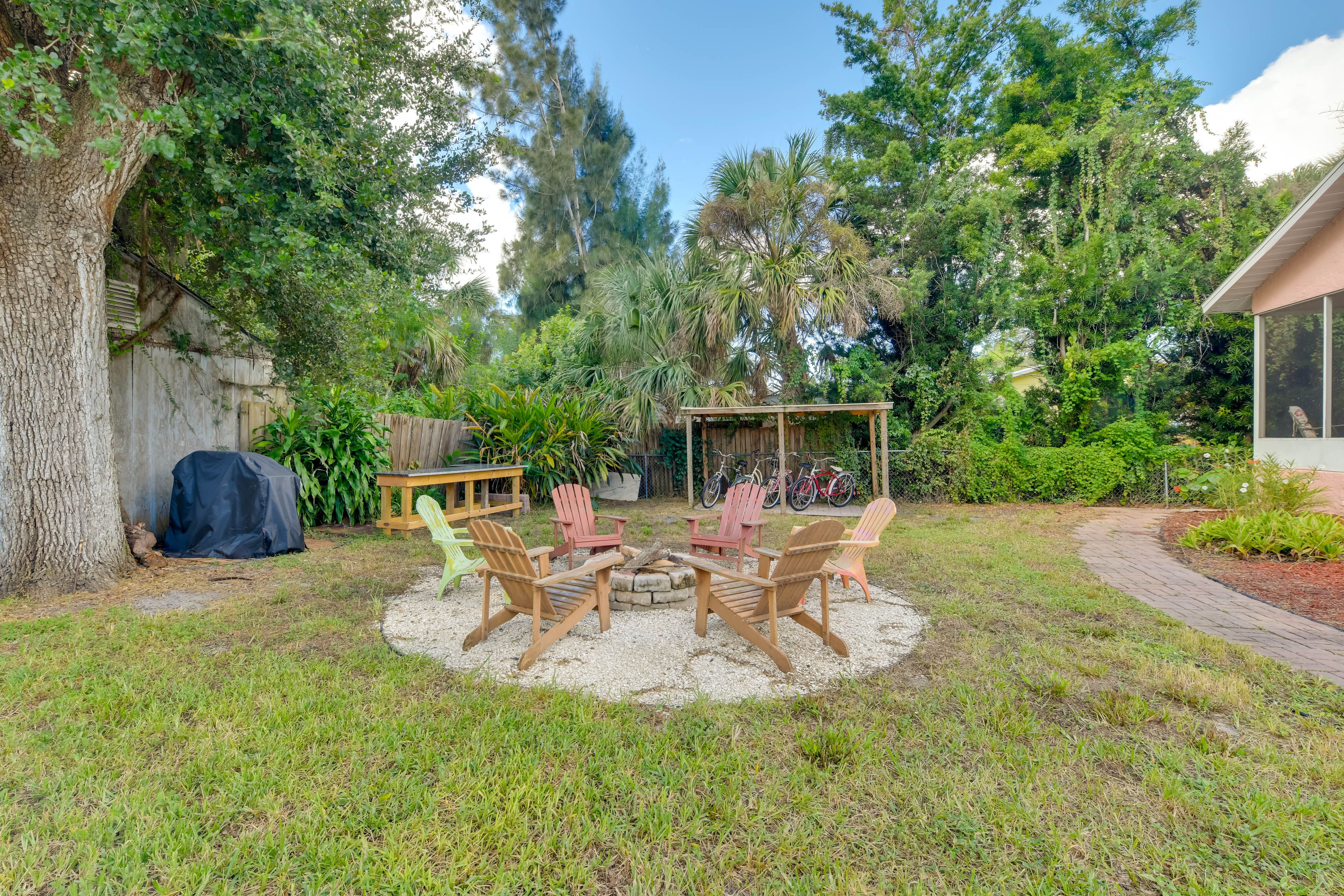 Shared Amenities | Wood-Burning Fire Pit | Bikes Provided