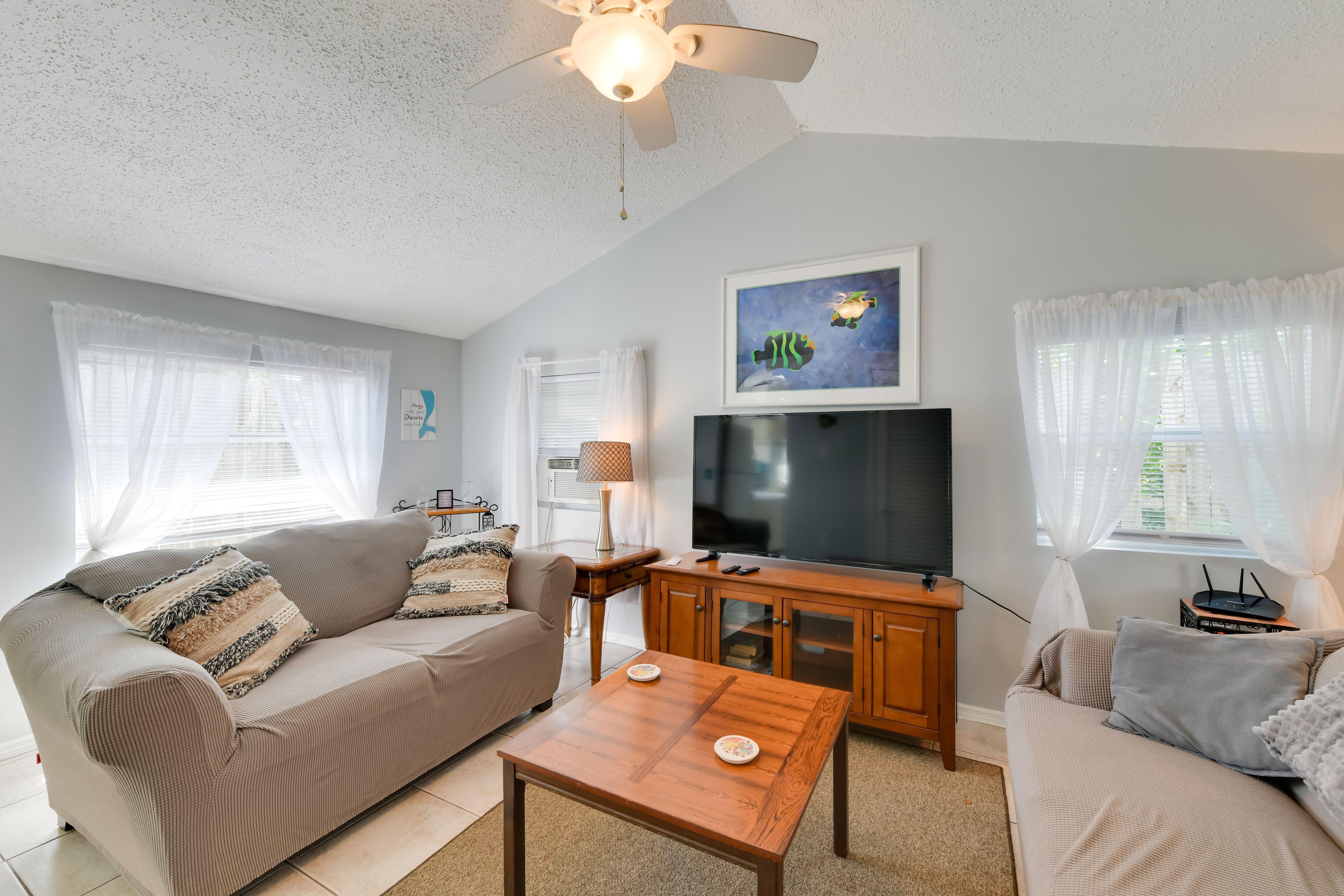 Living Room | Smart TV | Free WiFi | Board Games & Books