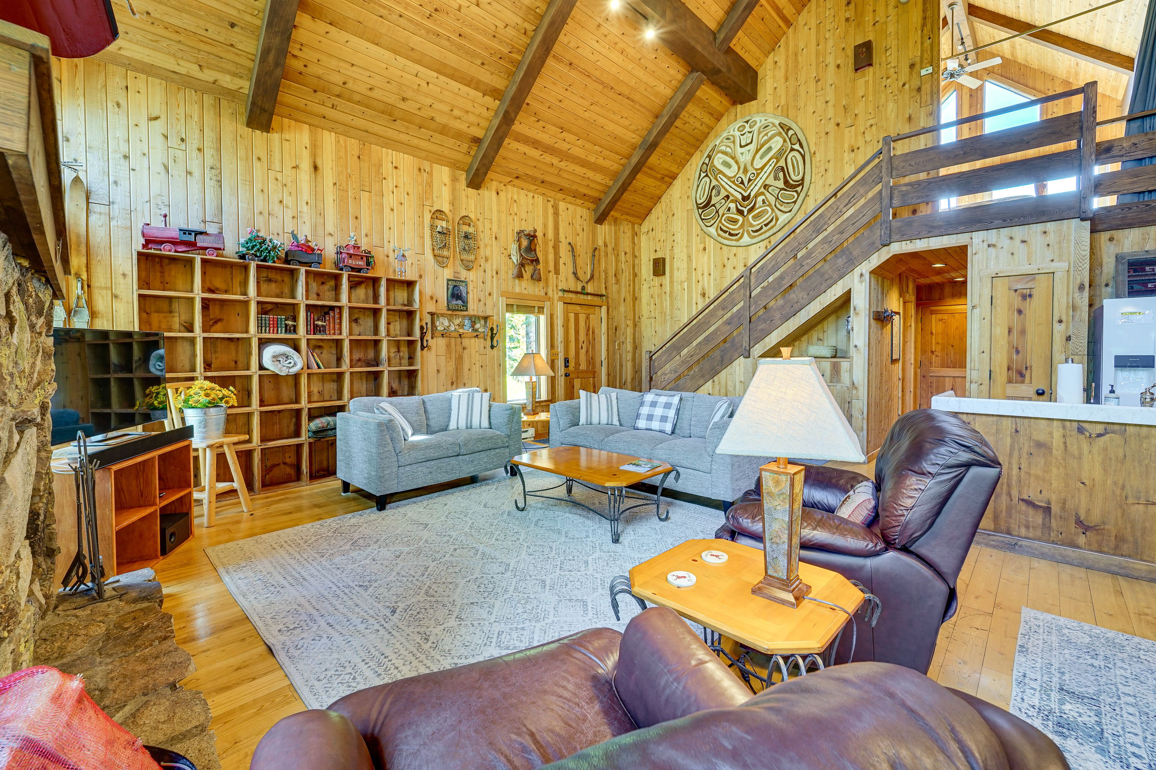 Living Room | 1st Floor | Smart TV | Free WiFi | Wood-Burning Fireplace