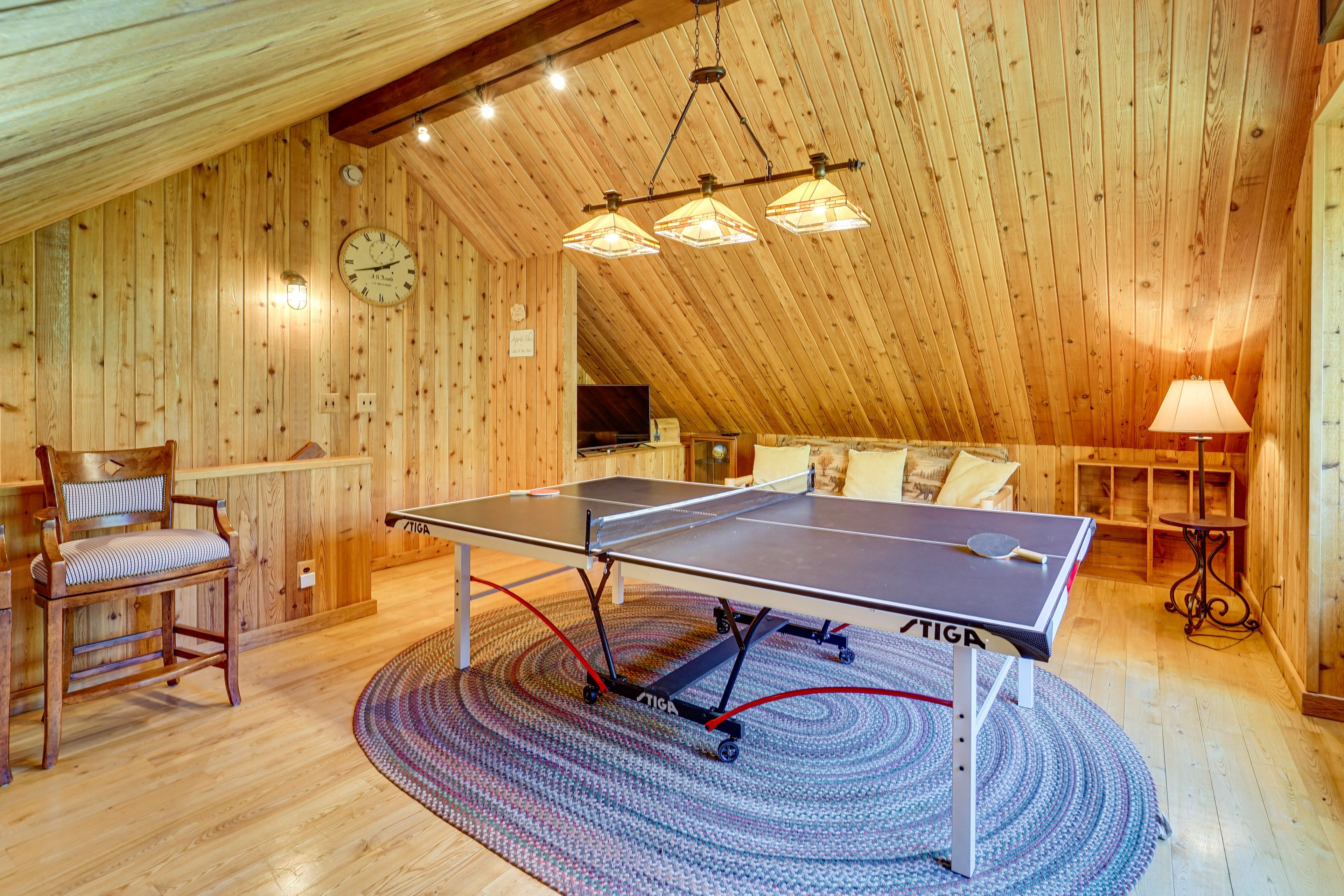 Game Room | 2nd Floor | Full Futon | Smart TV | Board Games