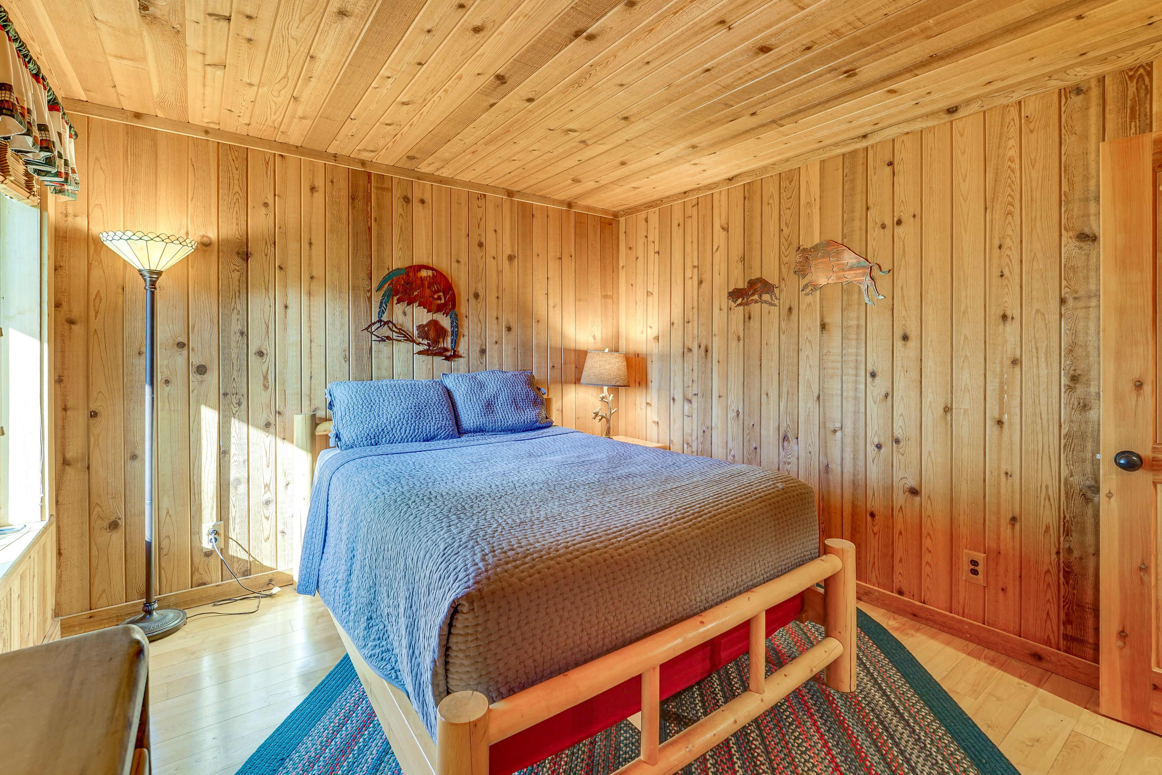 Bedroom 2 | 1st Floor | Queen Bed