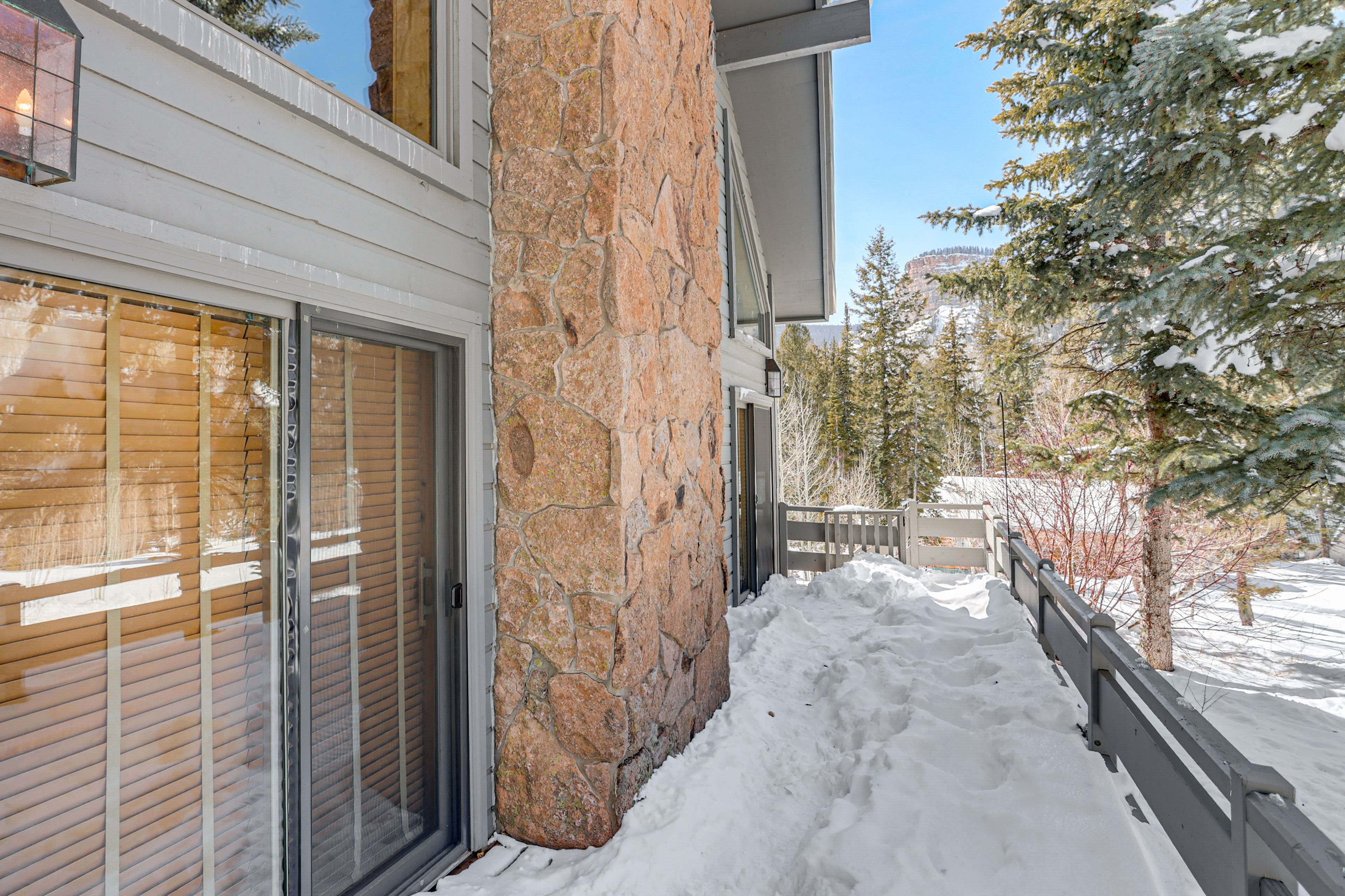 Deck | Gas Grill | Hot Tub