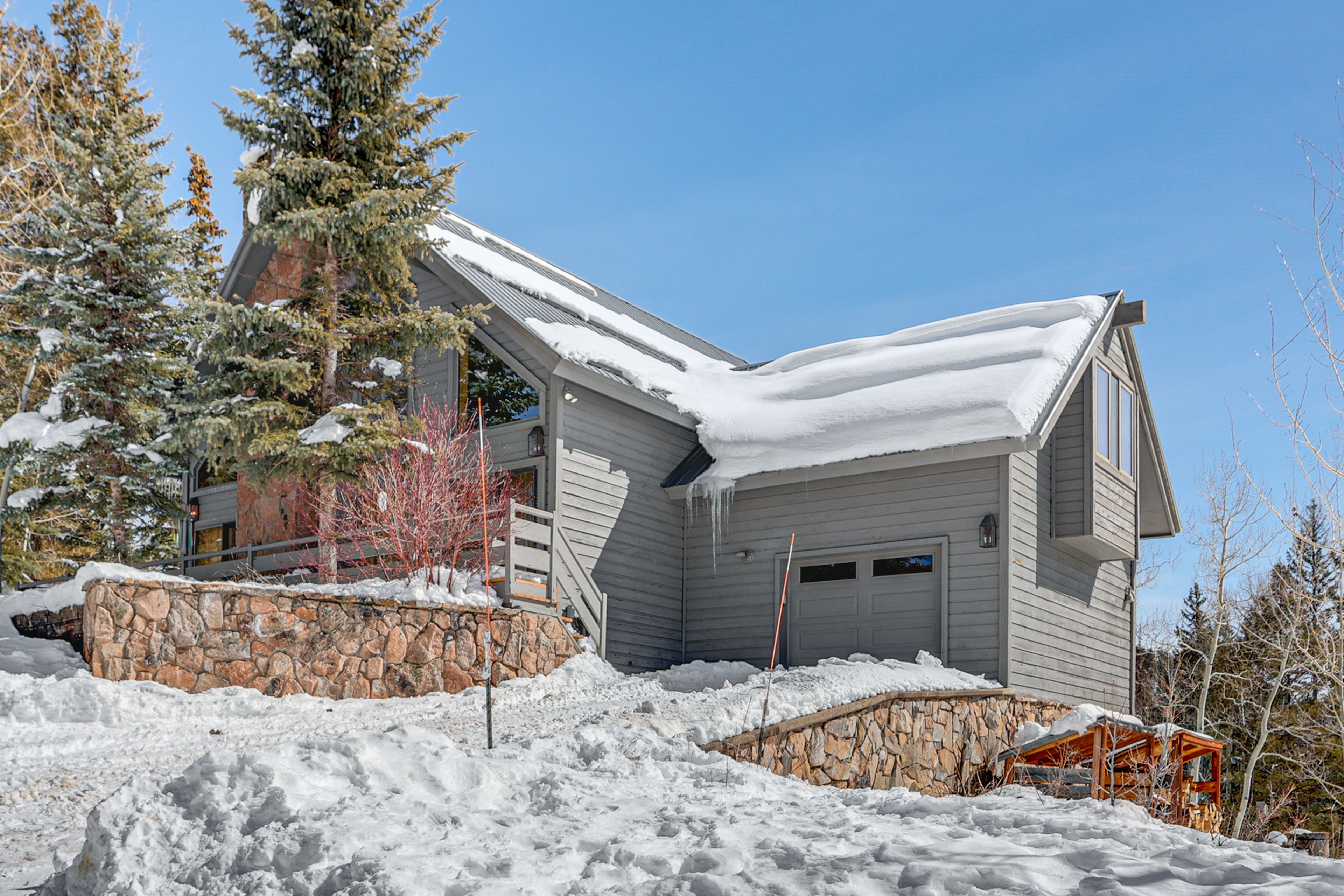 Parking | Parking Pad (2 Vehicles) | Driveway (1 Vehicle)