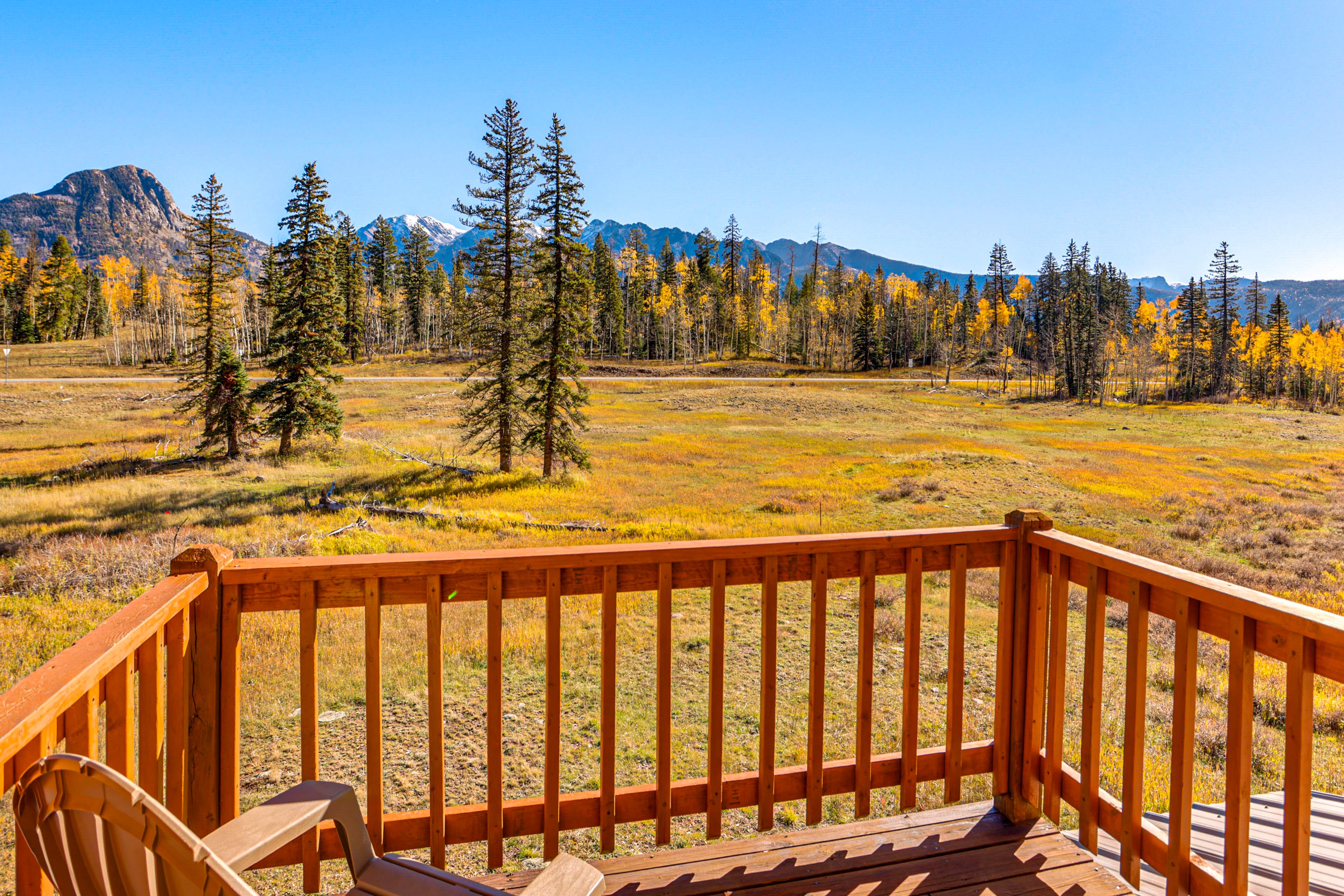 Upper Balcony | Mountain Views