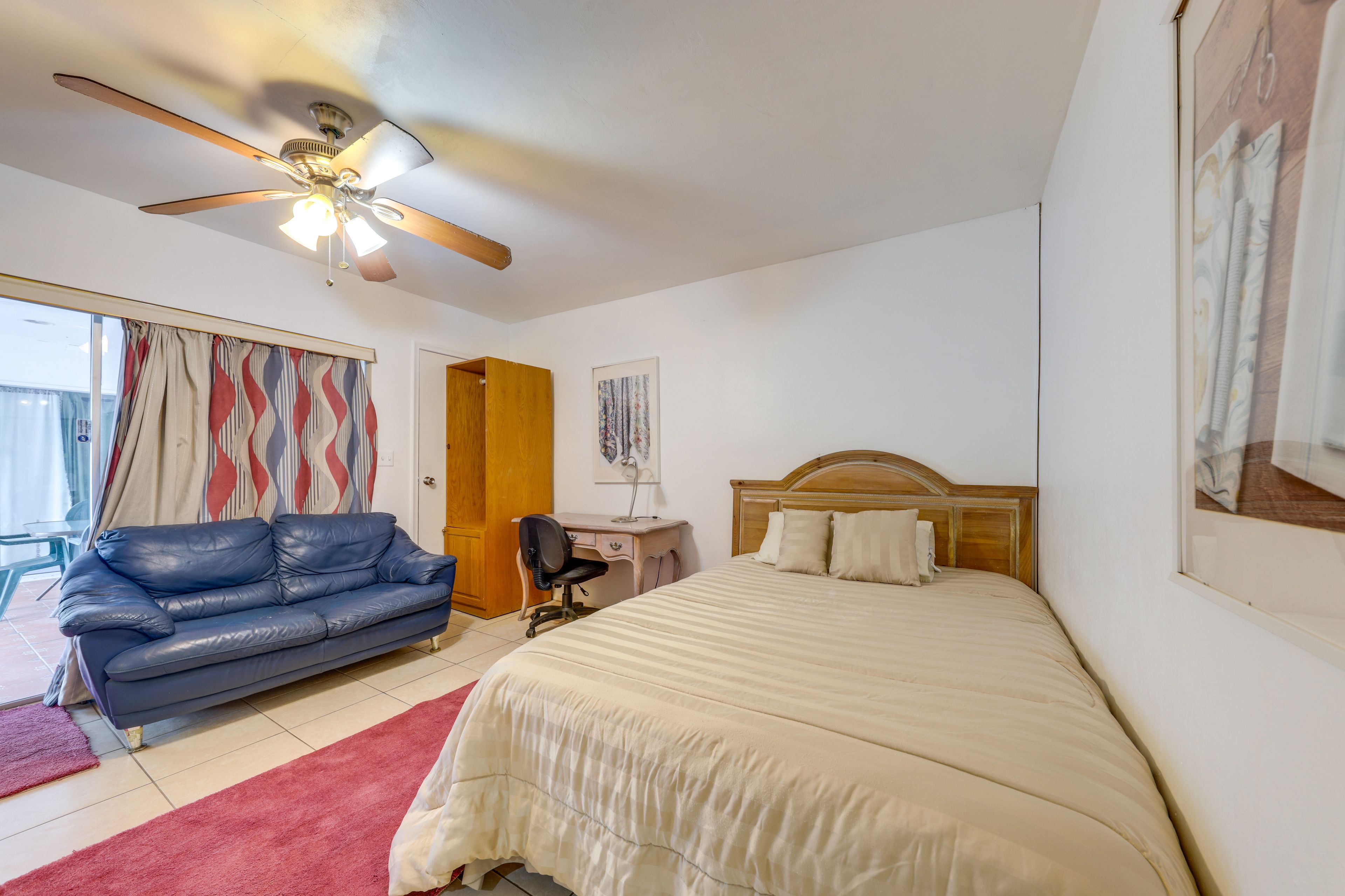 Studio | Queen Bed | Linens