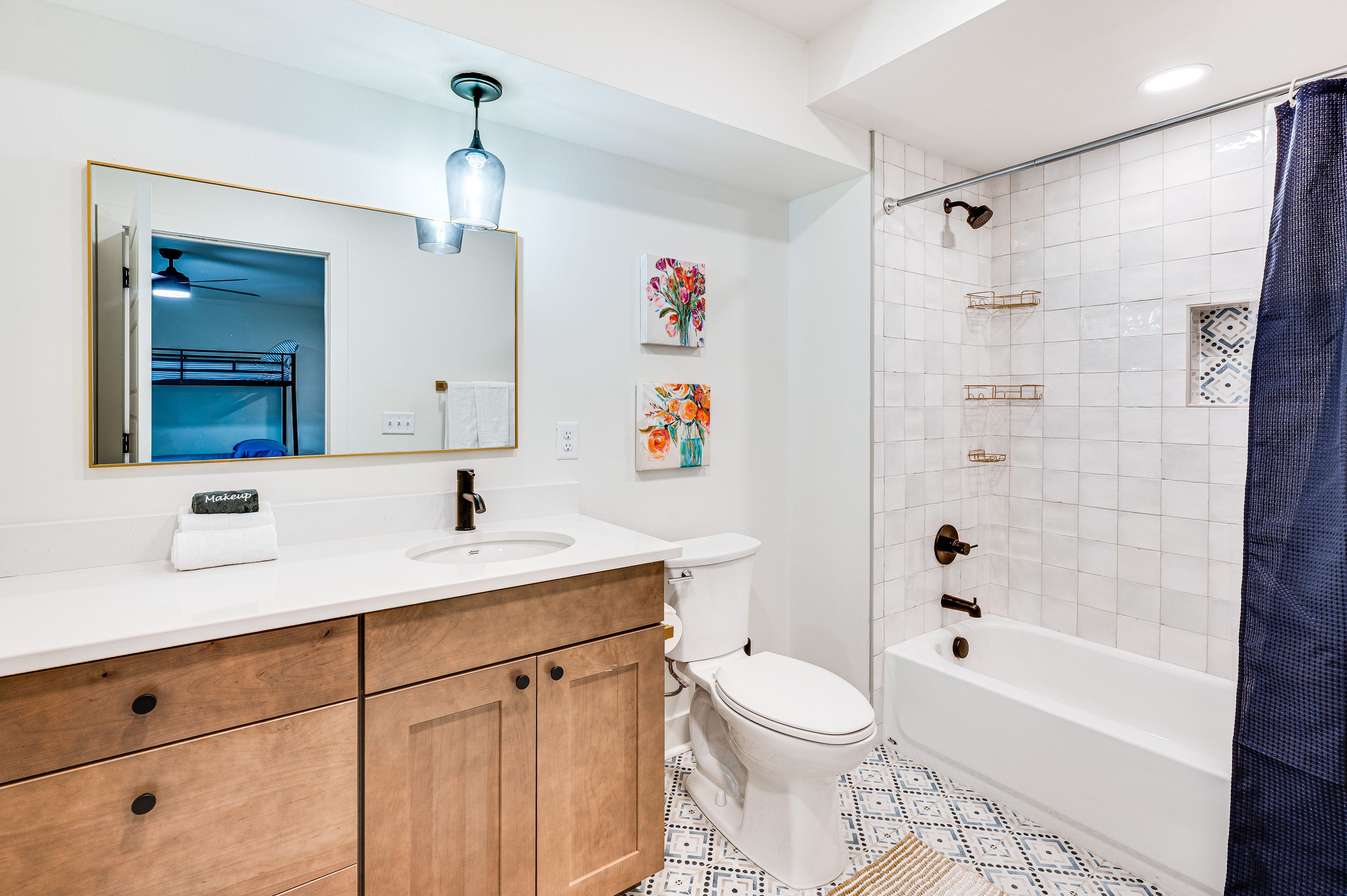 Full Bathroom | 2nd Floor