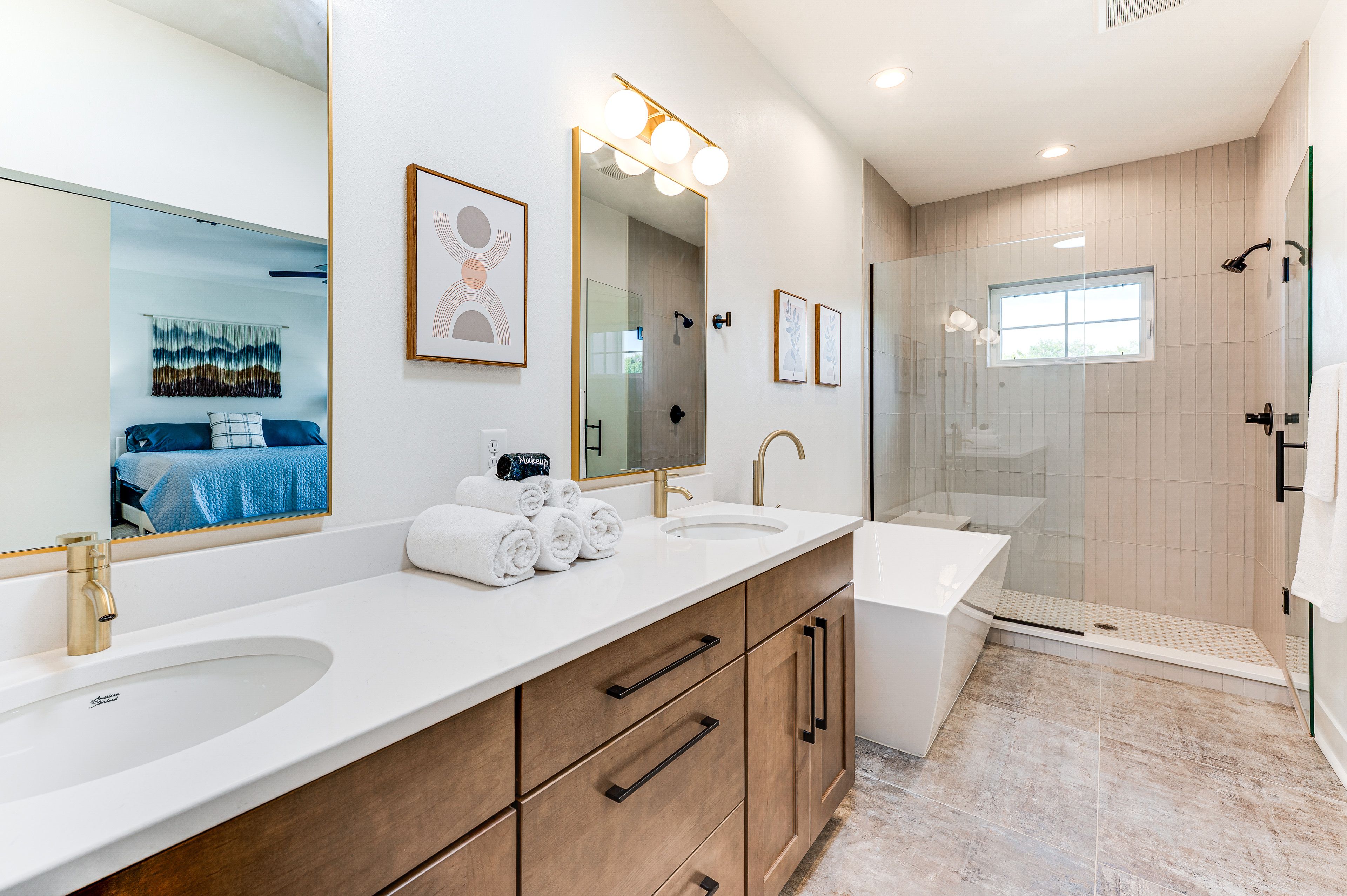 Full Bathroom | 2nd Floor