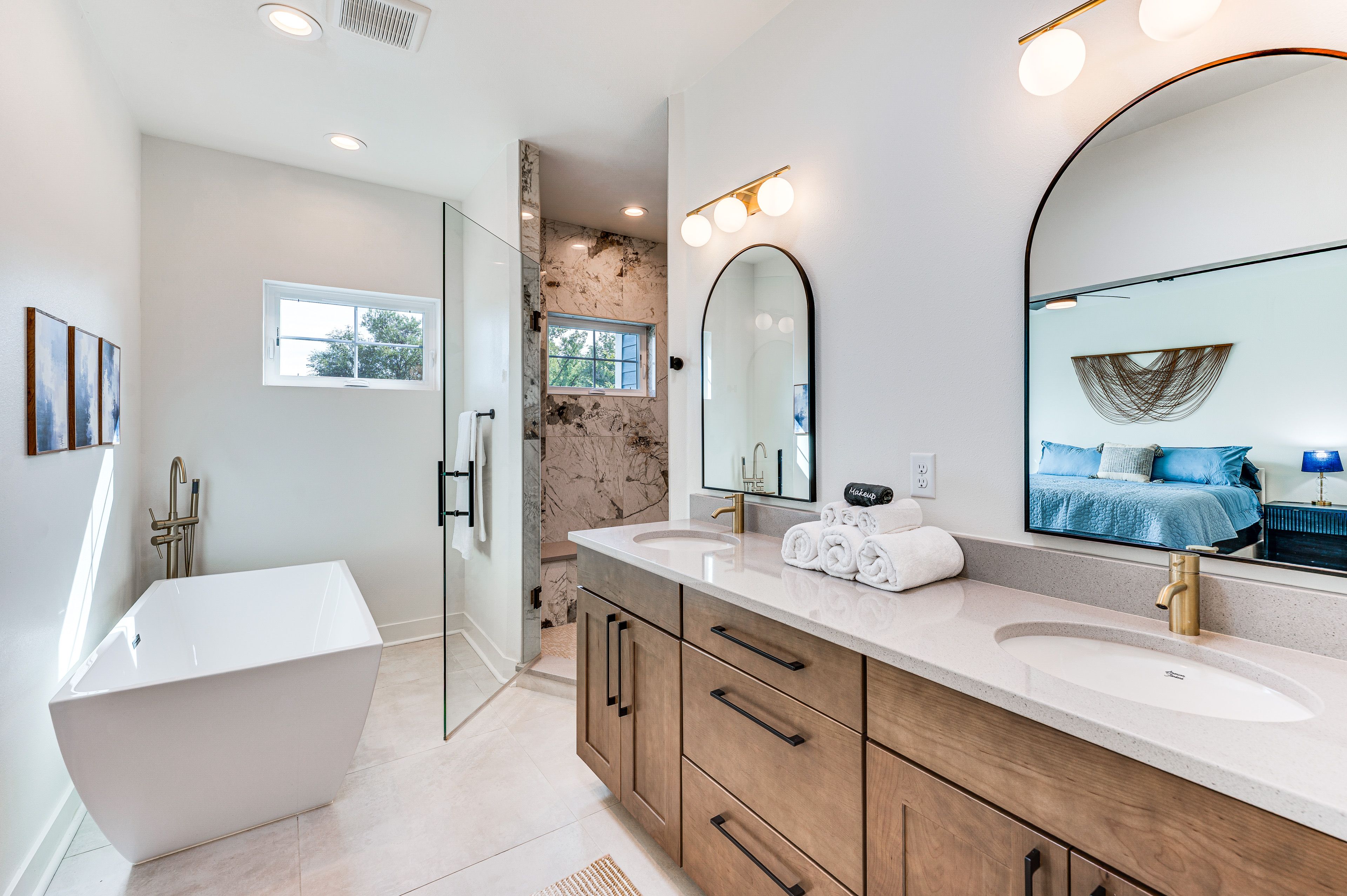 Full Bathroom | 2nd Floor