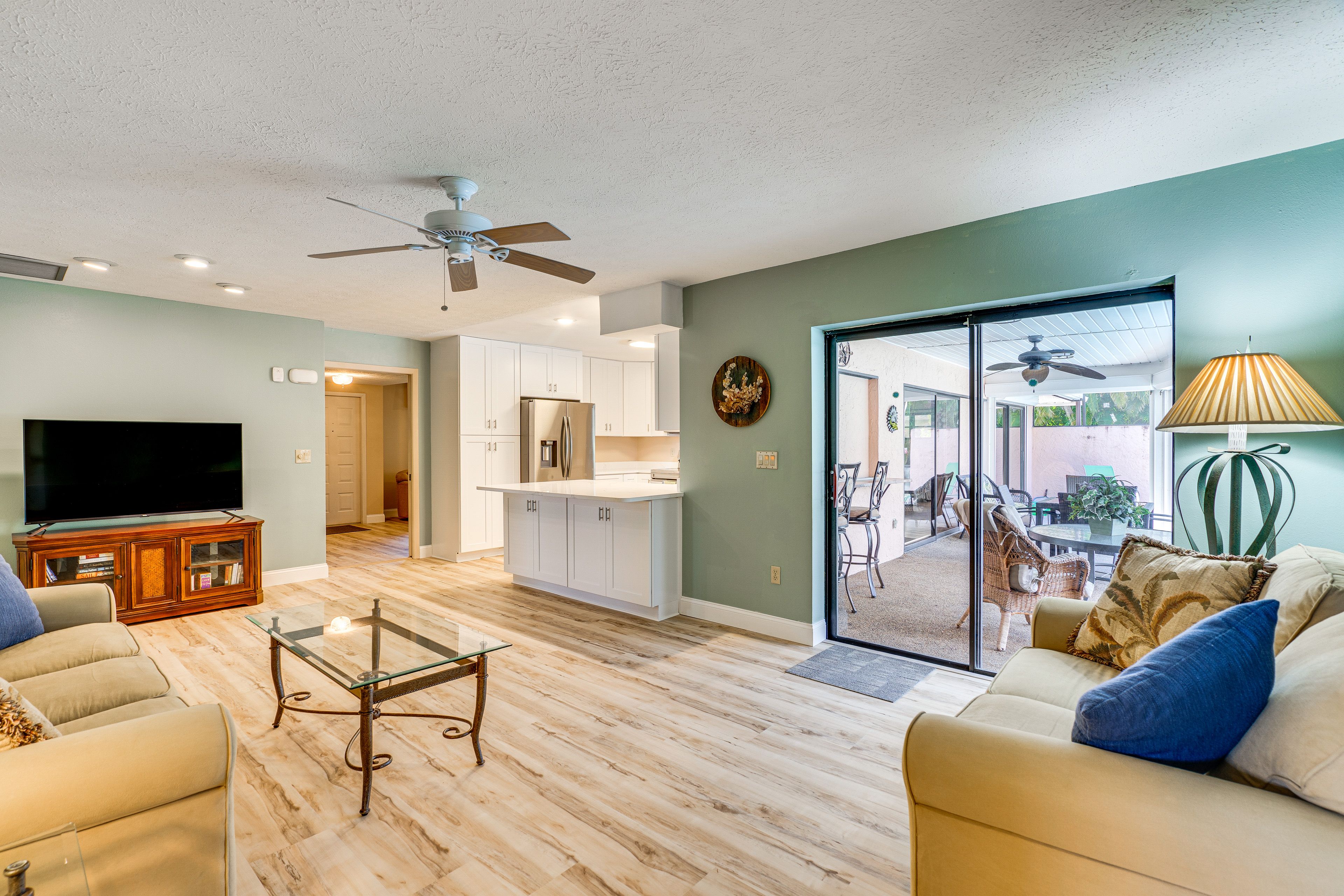 Family Room | Smart TV | Free WiFi