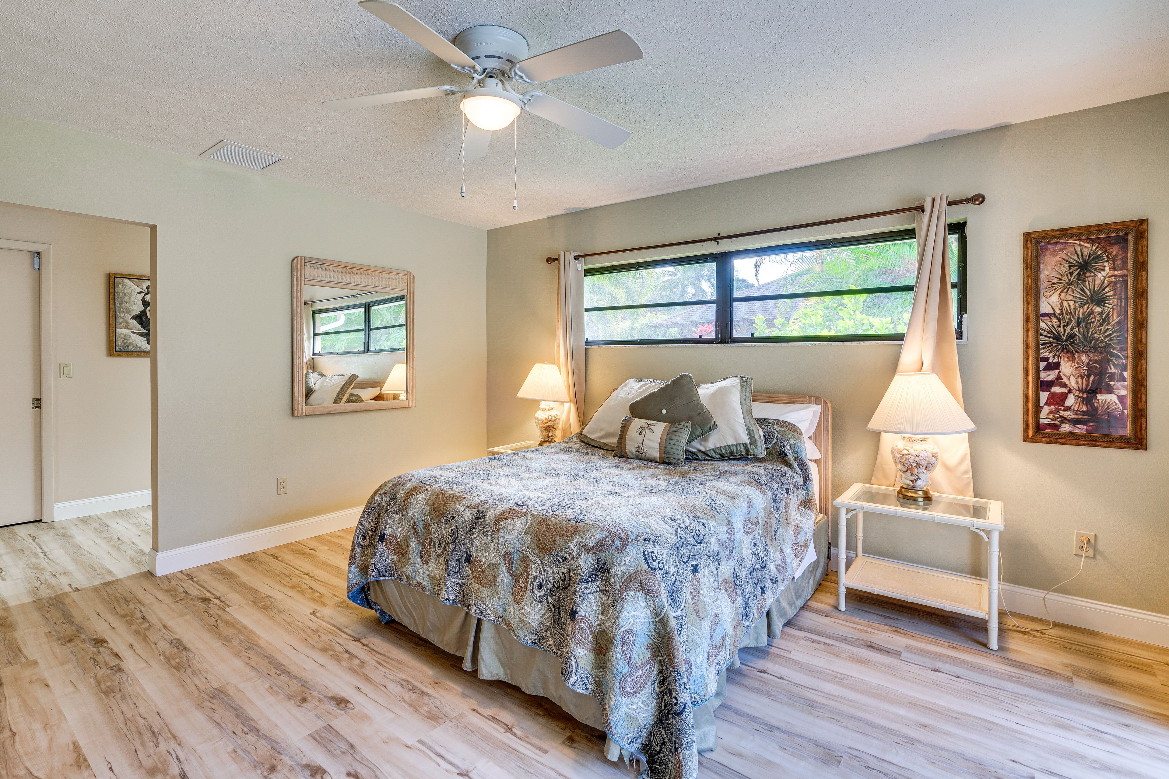 Bedroom 1 | Queen Bed | En-Suite Bathroom