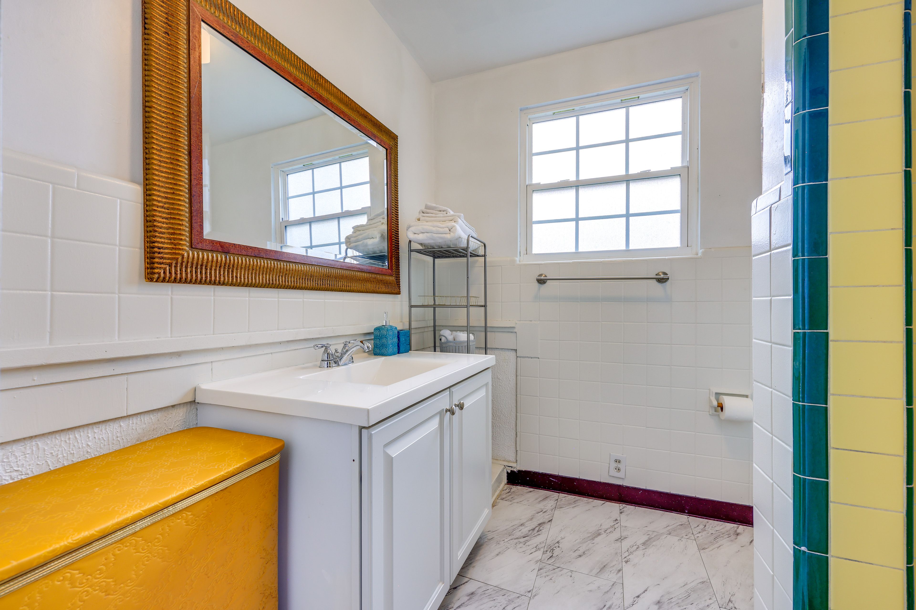 Full Bath | Towels | Hair Dryer