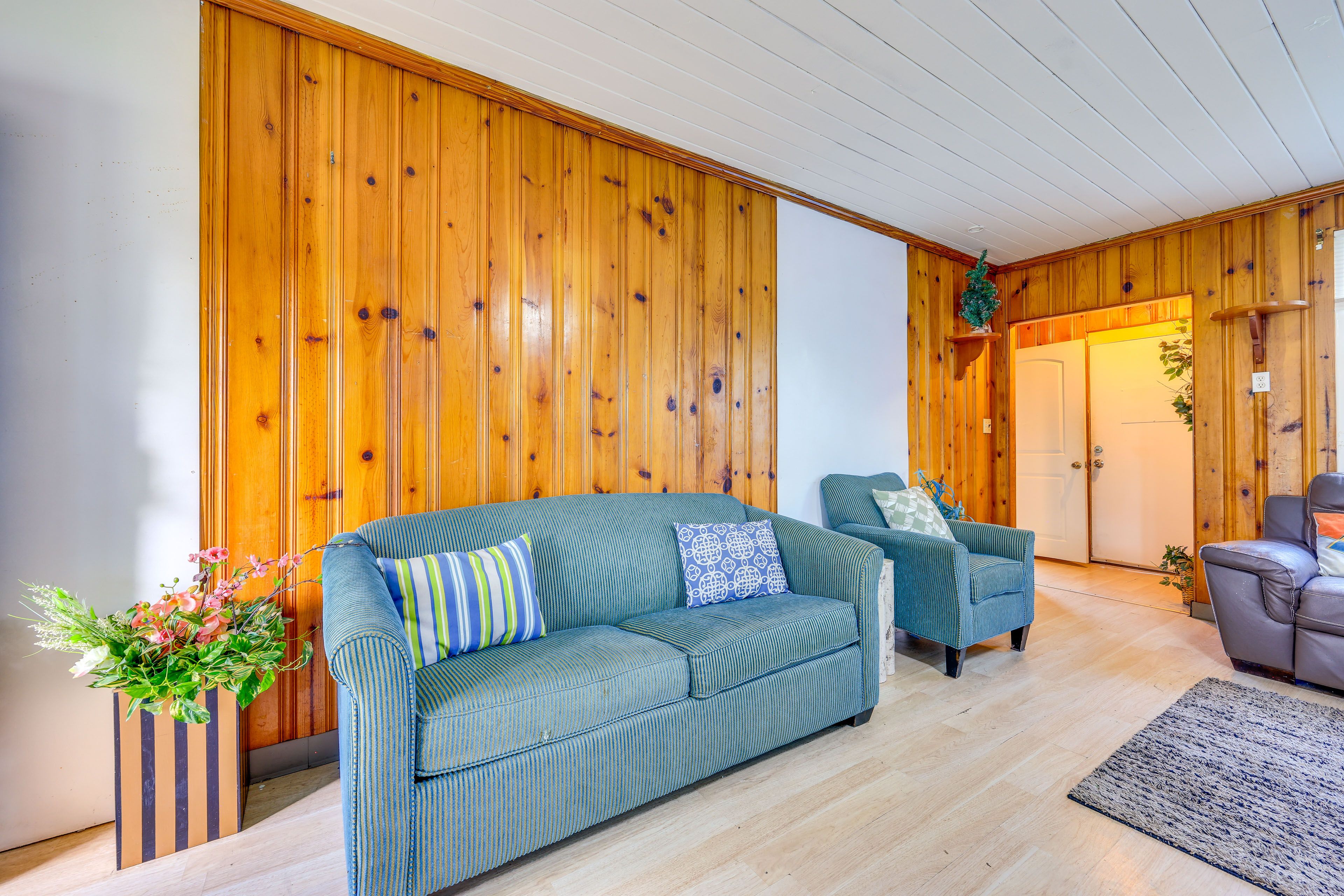 Living Room | Queen Sleeper Sofa
