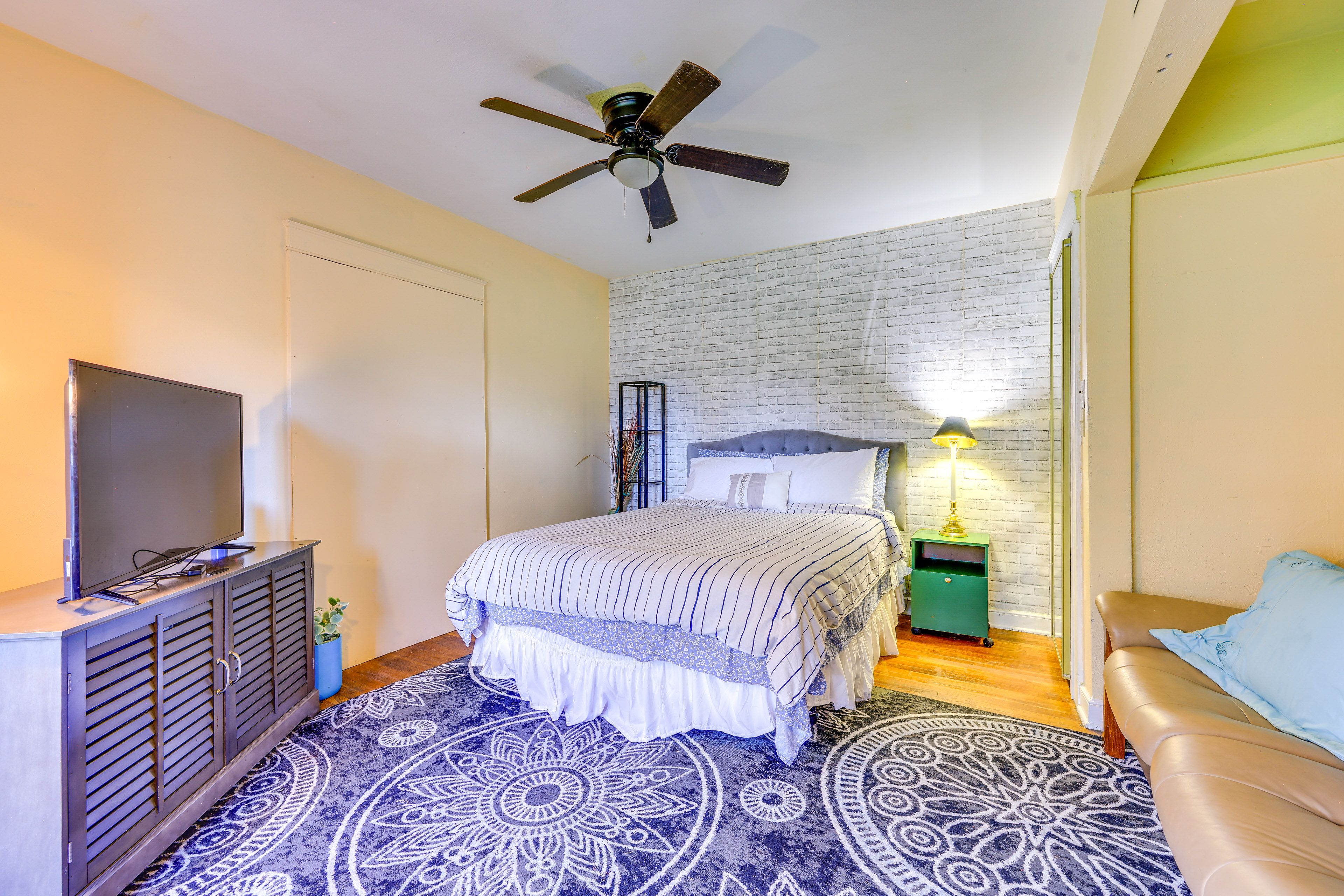 Bedroom 2 | Queen Bed