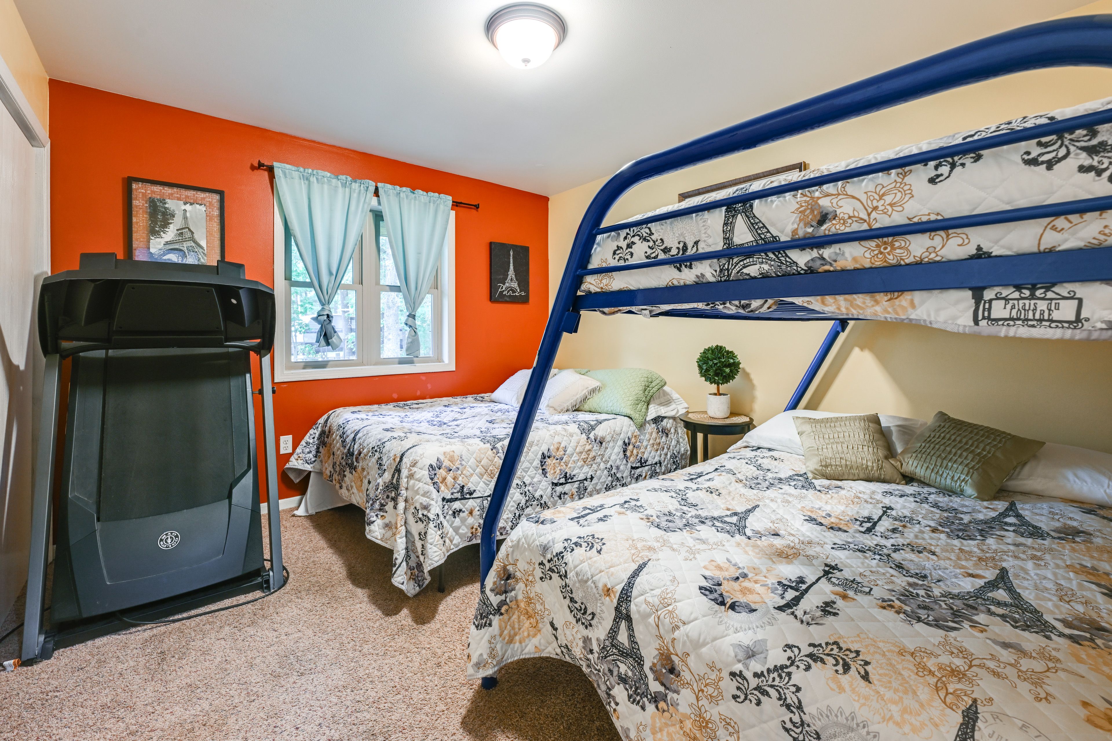 Bedroom 4 | Lower Floor | Queen Bed | Twin/Full Bunk Bed