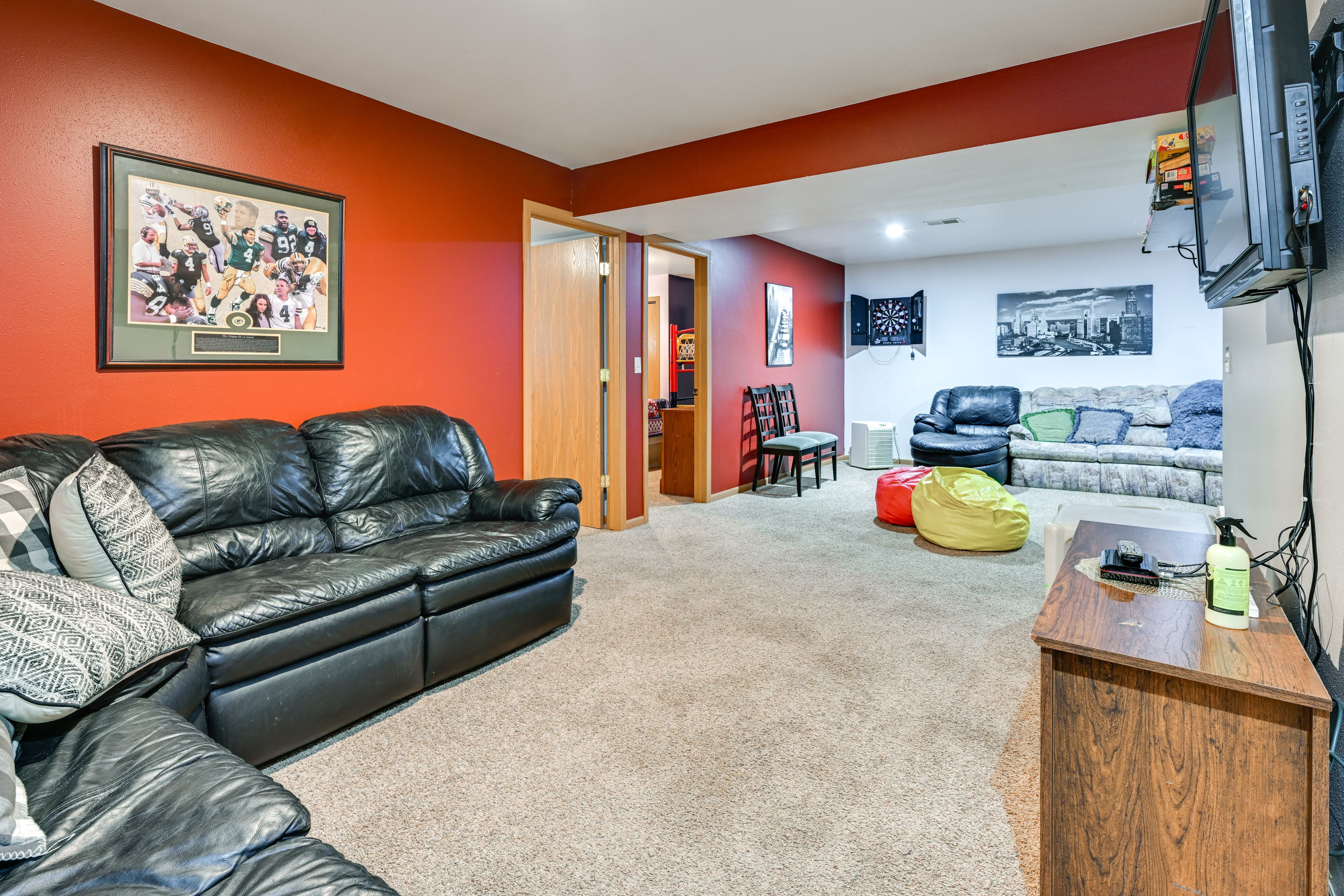 Lounge Area | Lower Floor
