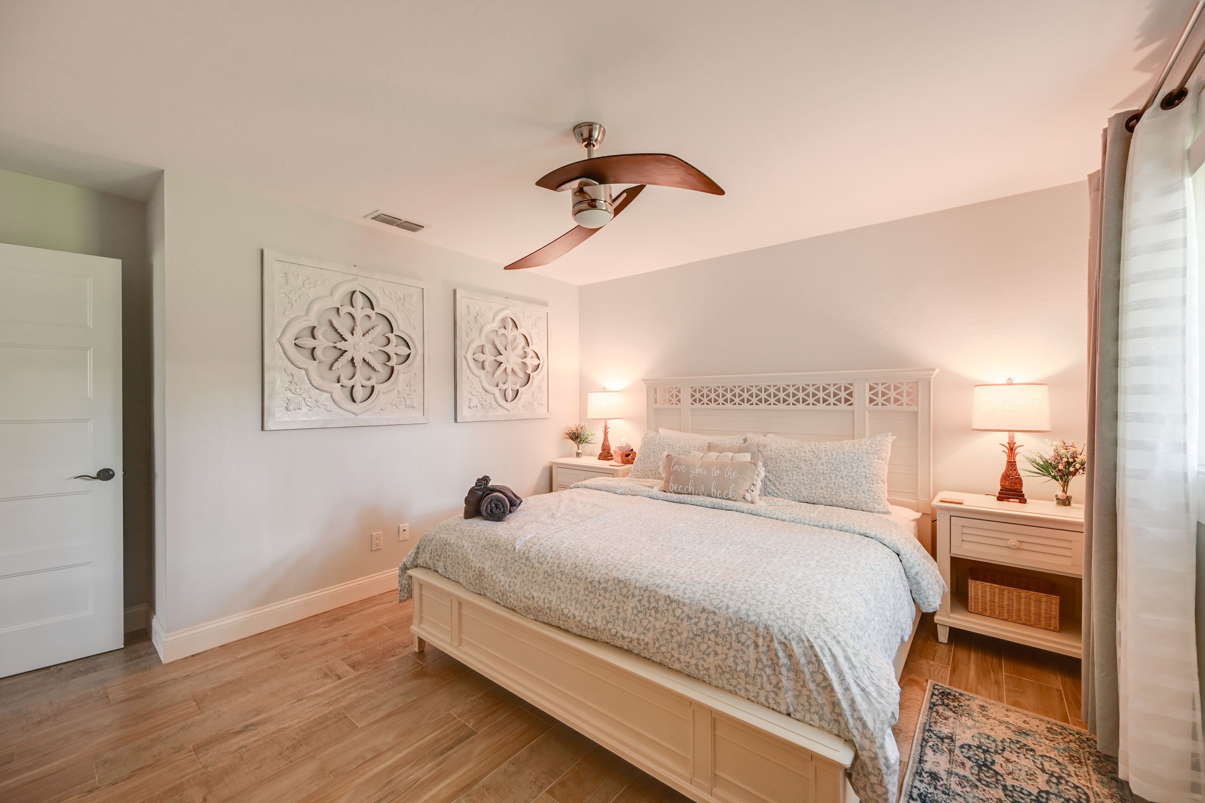 Bedroom 2 | King Bed | Smart TV