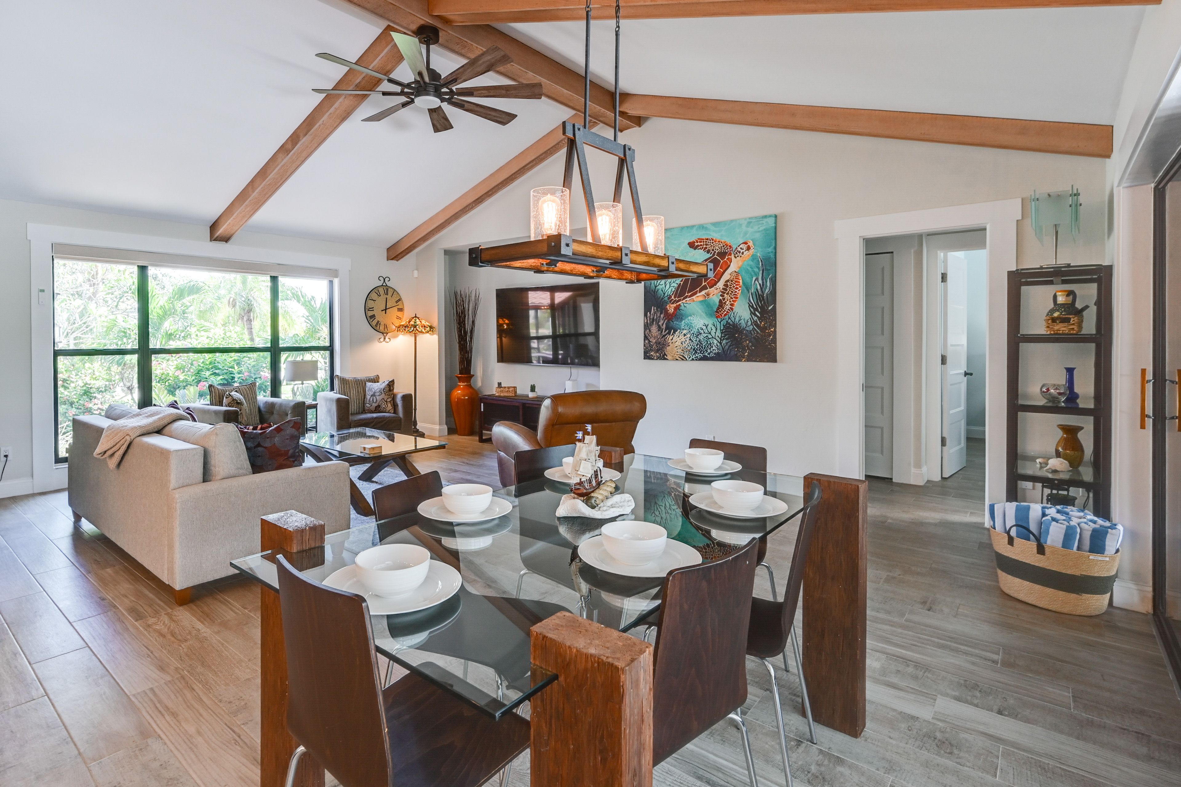 Dining & Living Space | Free WiFi | Central A/C & Heating