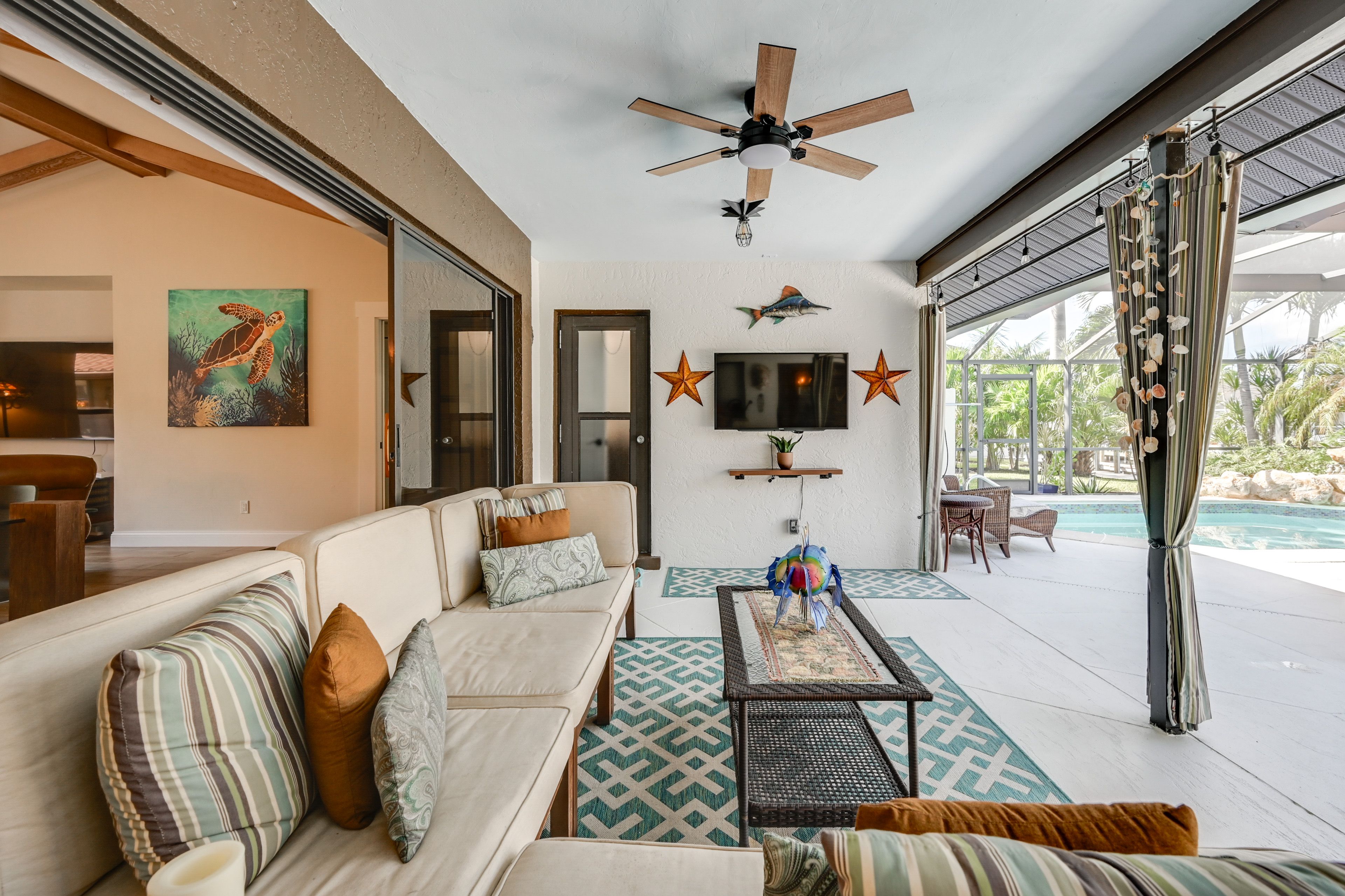 Covered Patio | Smart TV