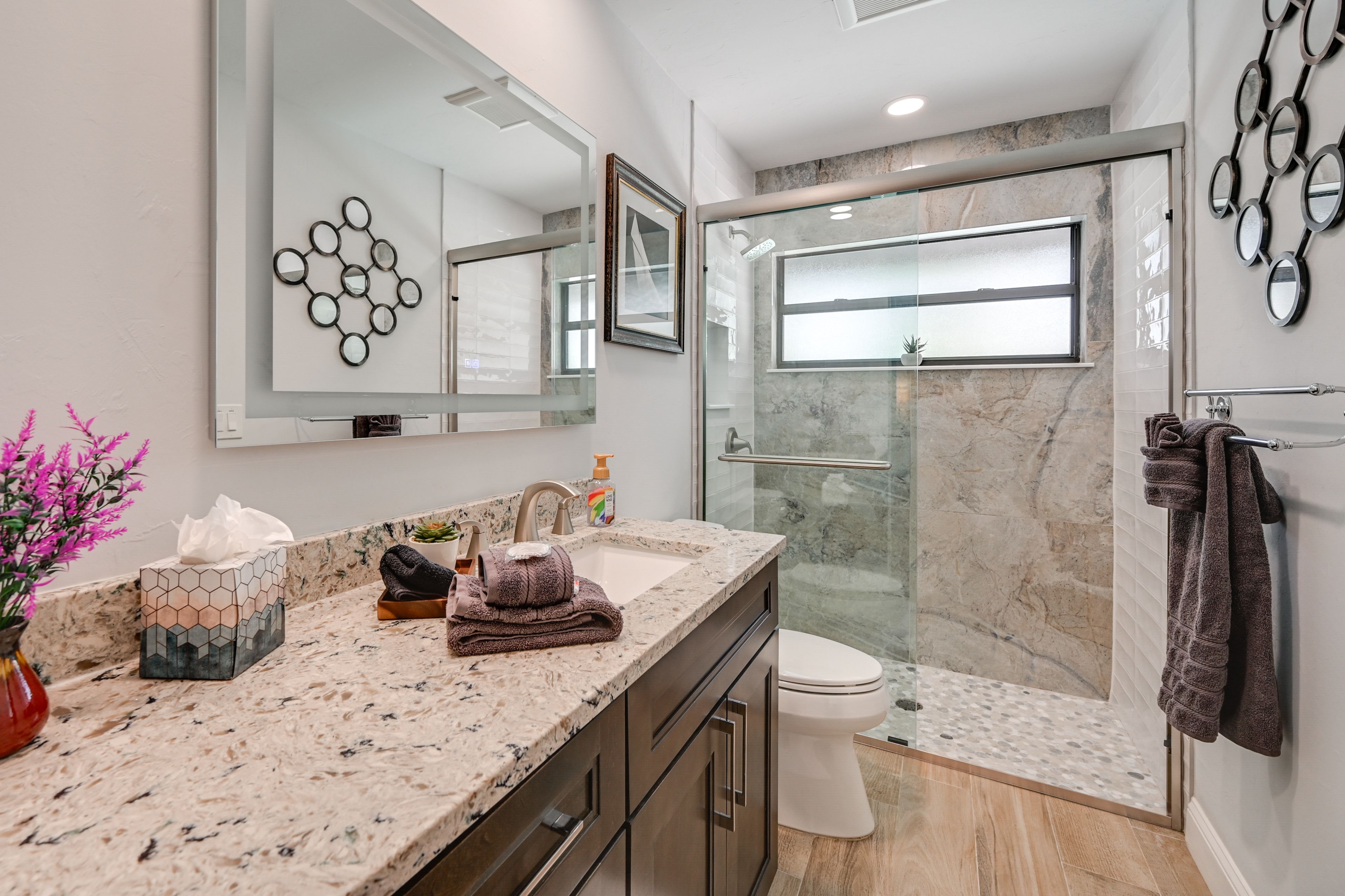 Full Bathroom | Complimentary Toiletries