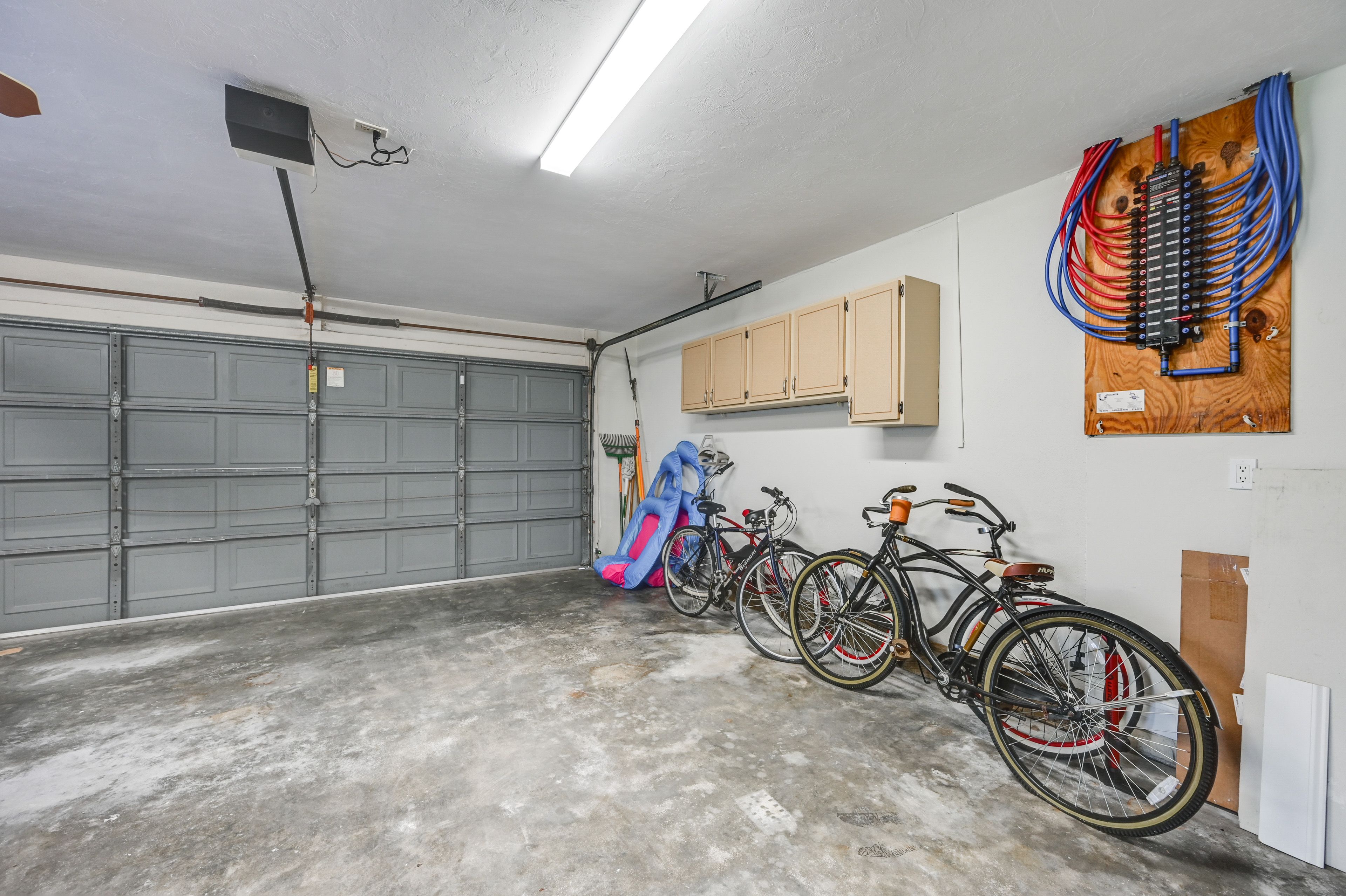Garage (No Parking) | 4 Adult Bikes | Pool Toys