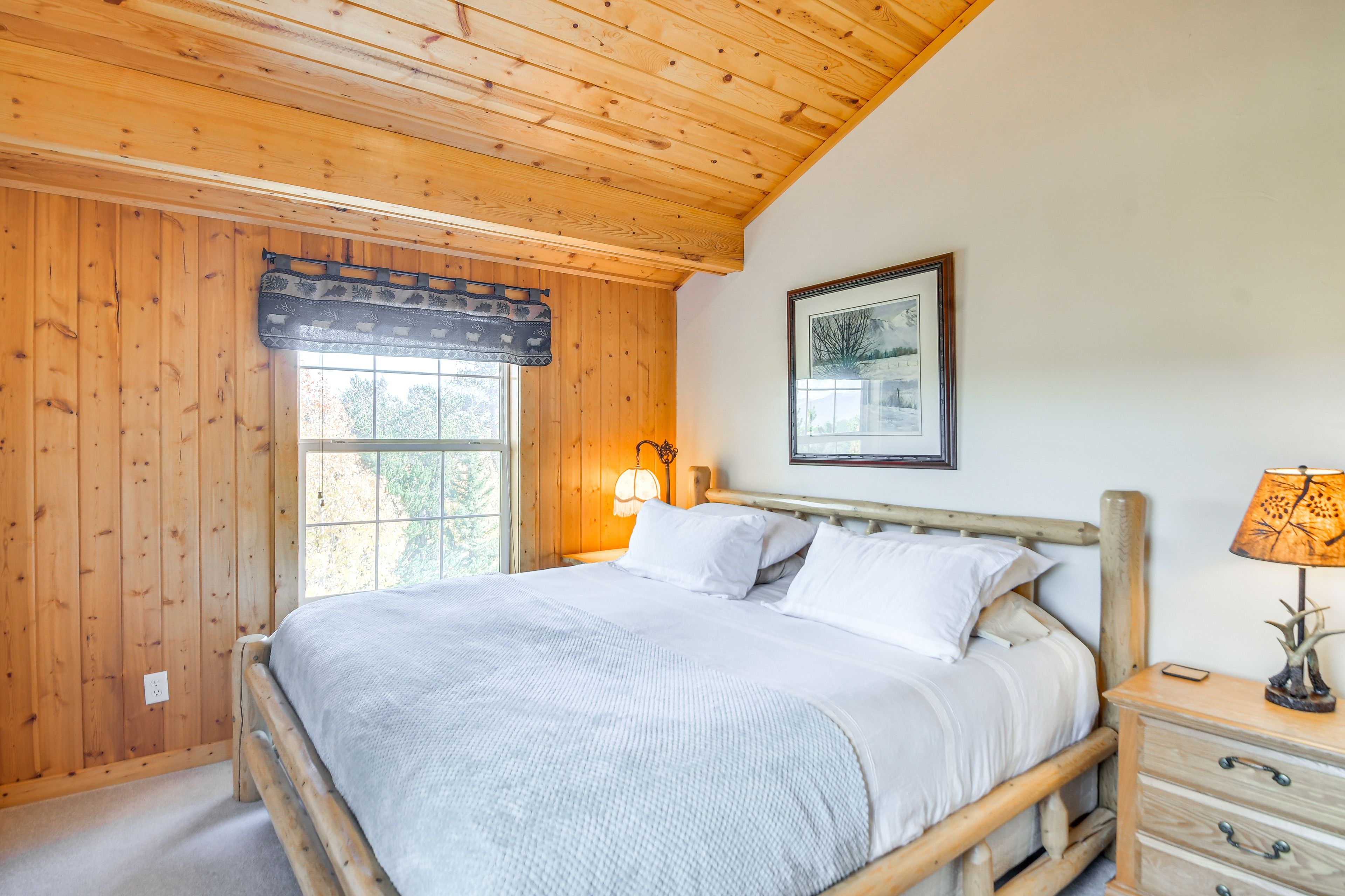 Bedroom 2 | King Bed | Upper Level