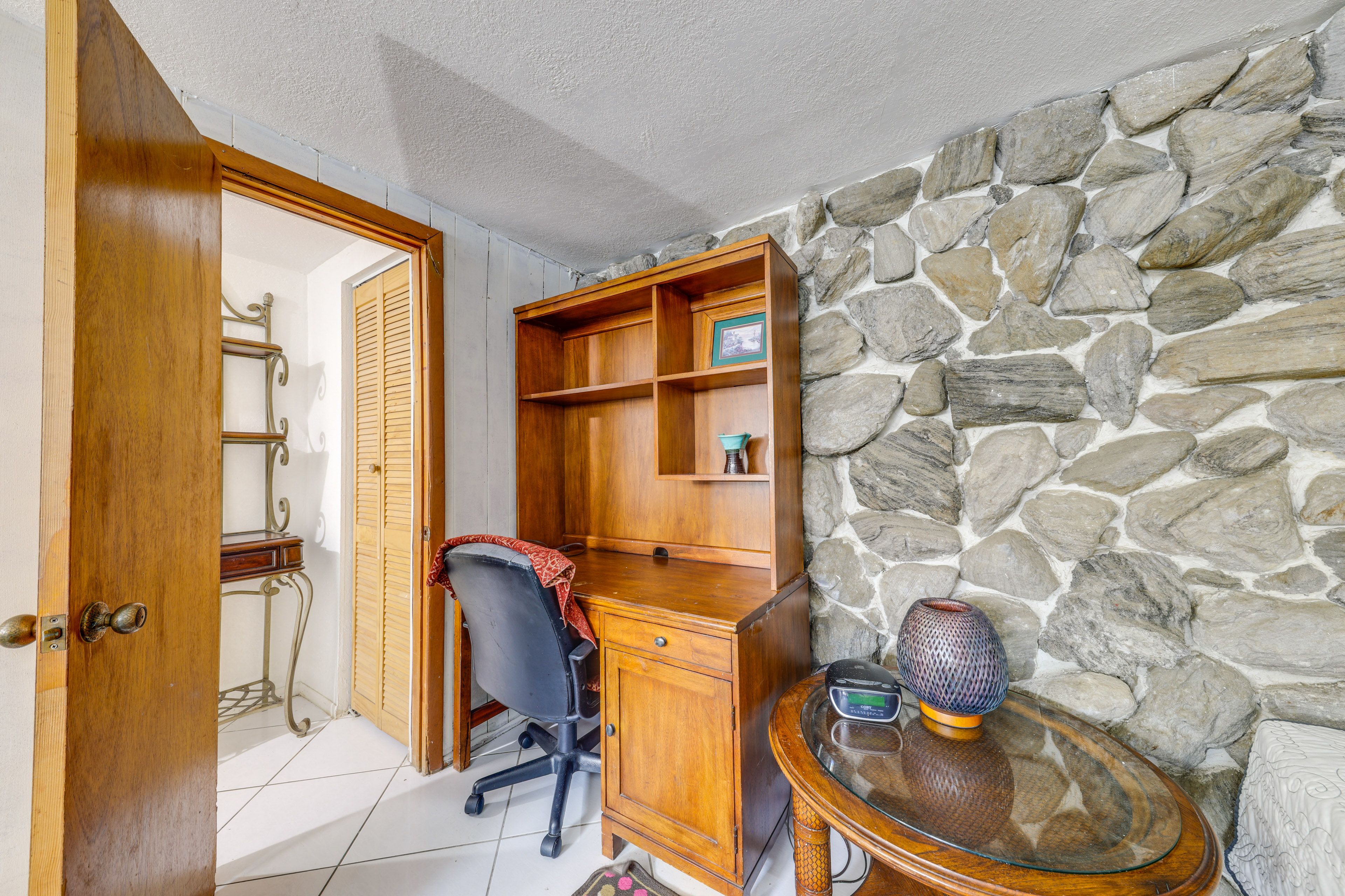 Studio | Desk | Free WiFi