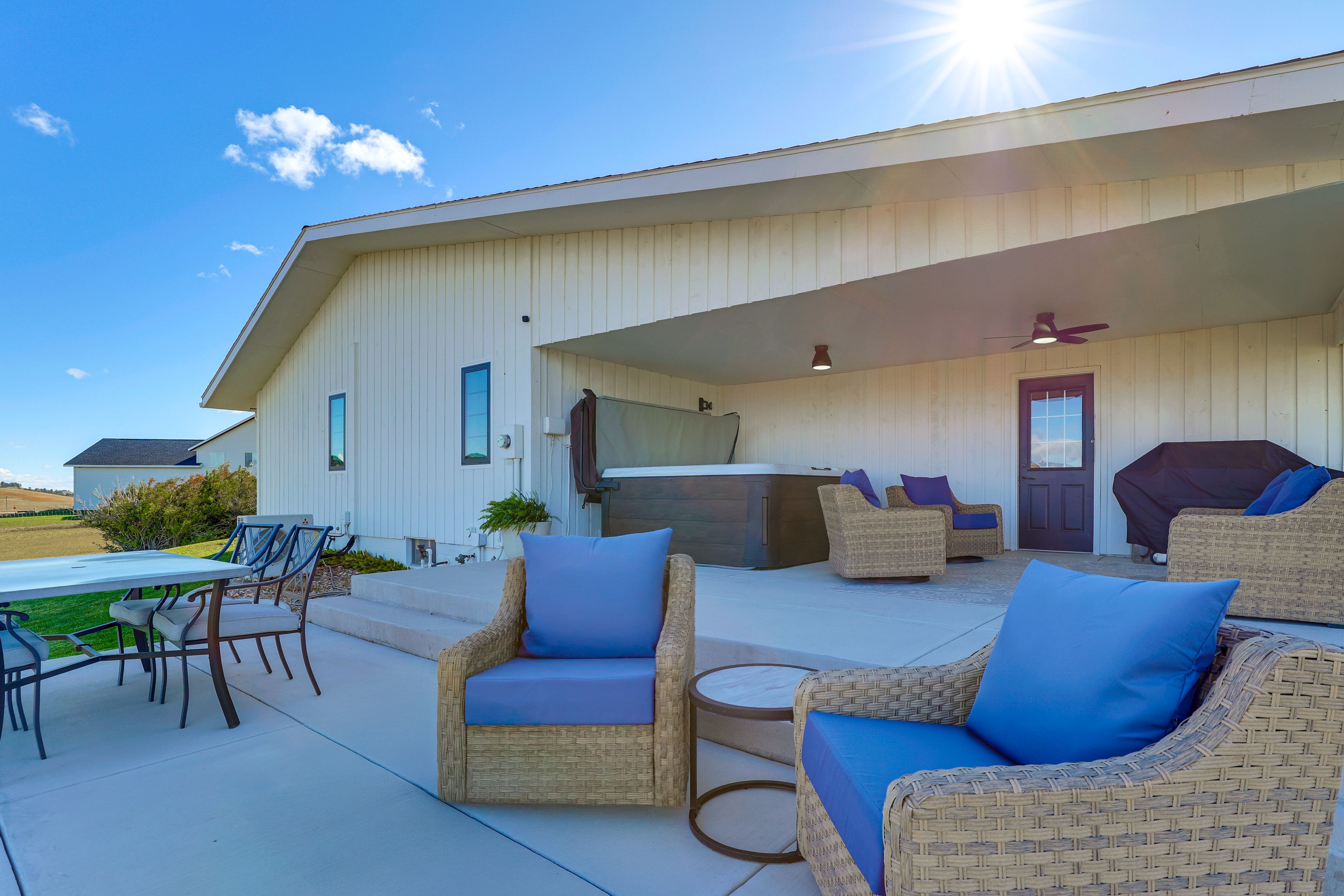 Lower Patio | Outdoor Dining