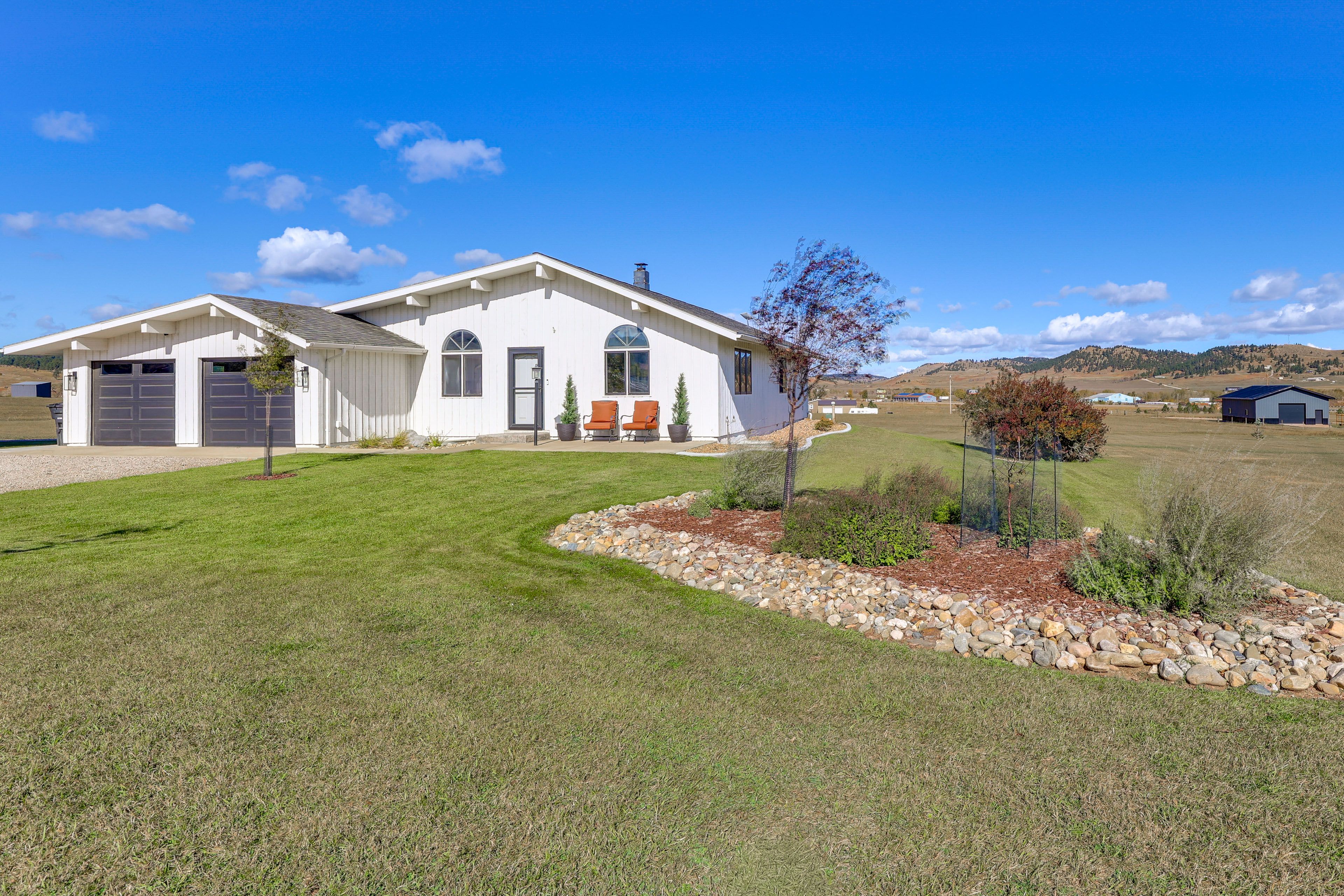 Front Exterior | Single-Story Home w/ Basement | 3-Acre Property