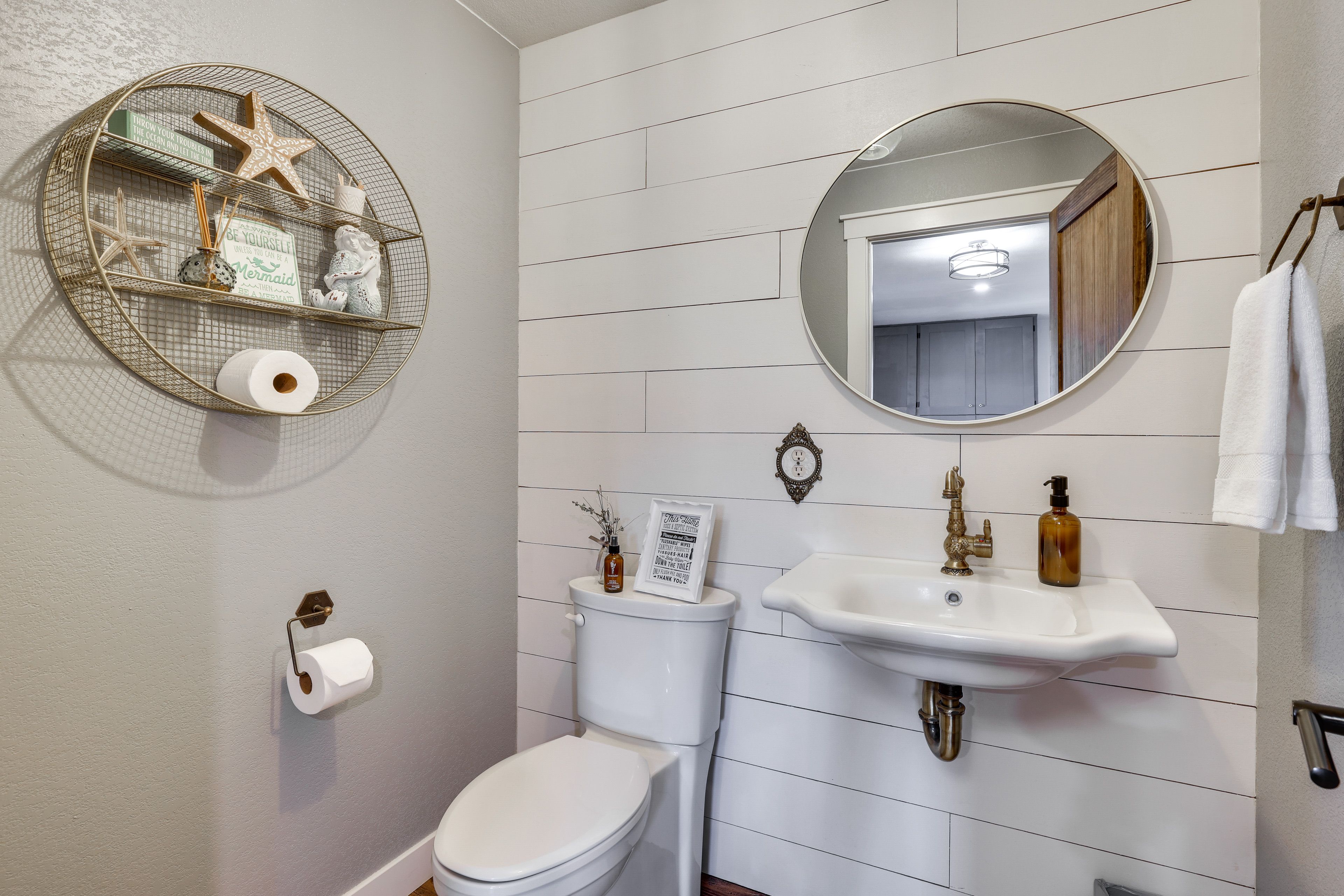 Half Bathroom | Main Floor