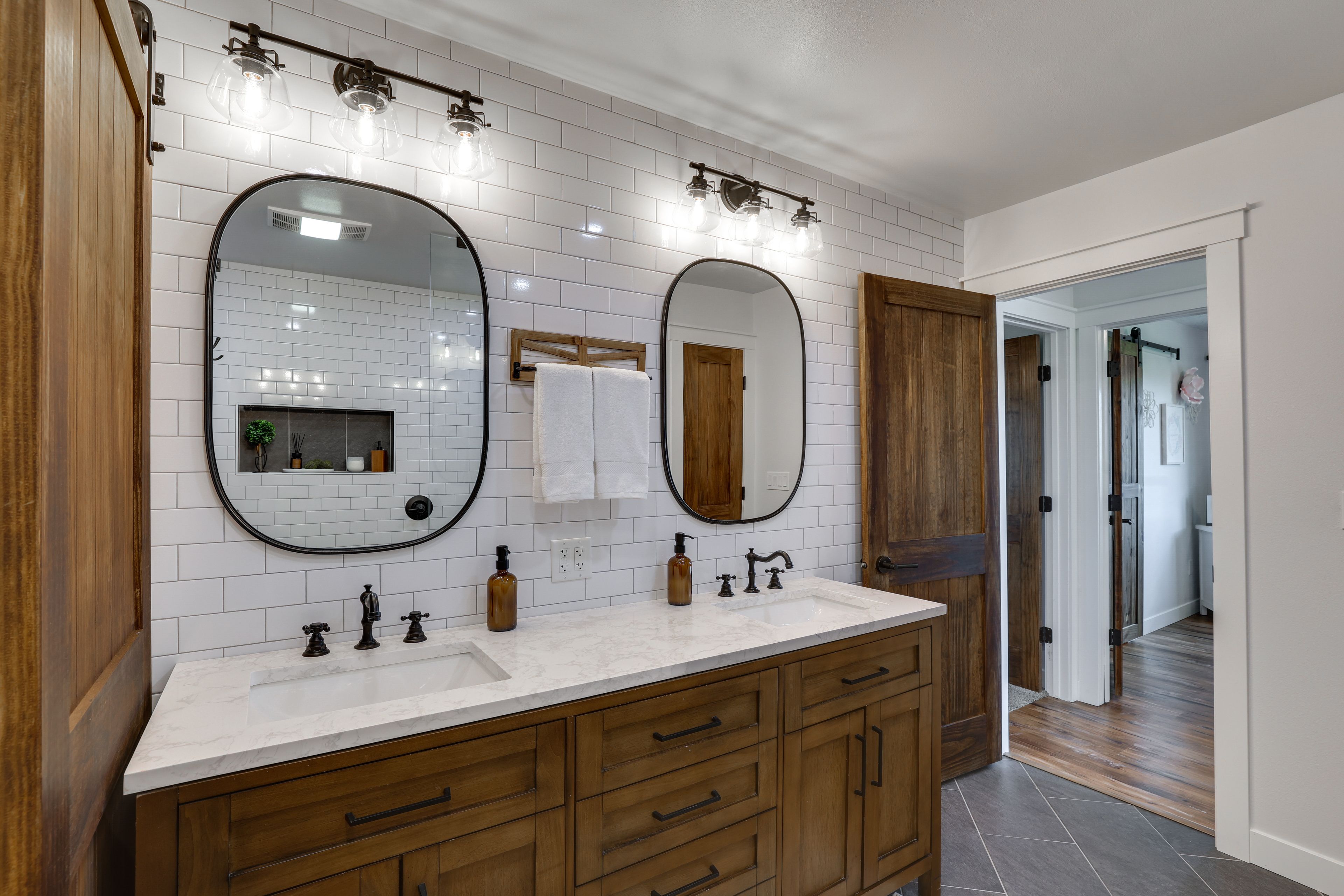 Full Bathroom | Dual Shower | Main Floor