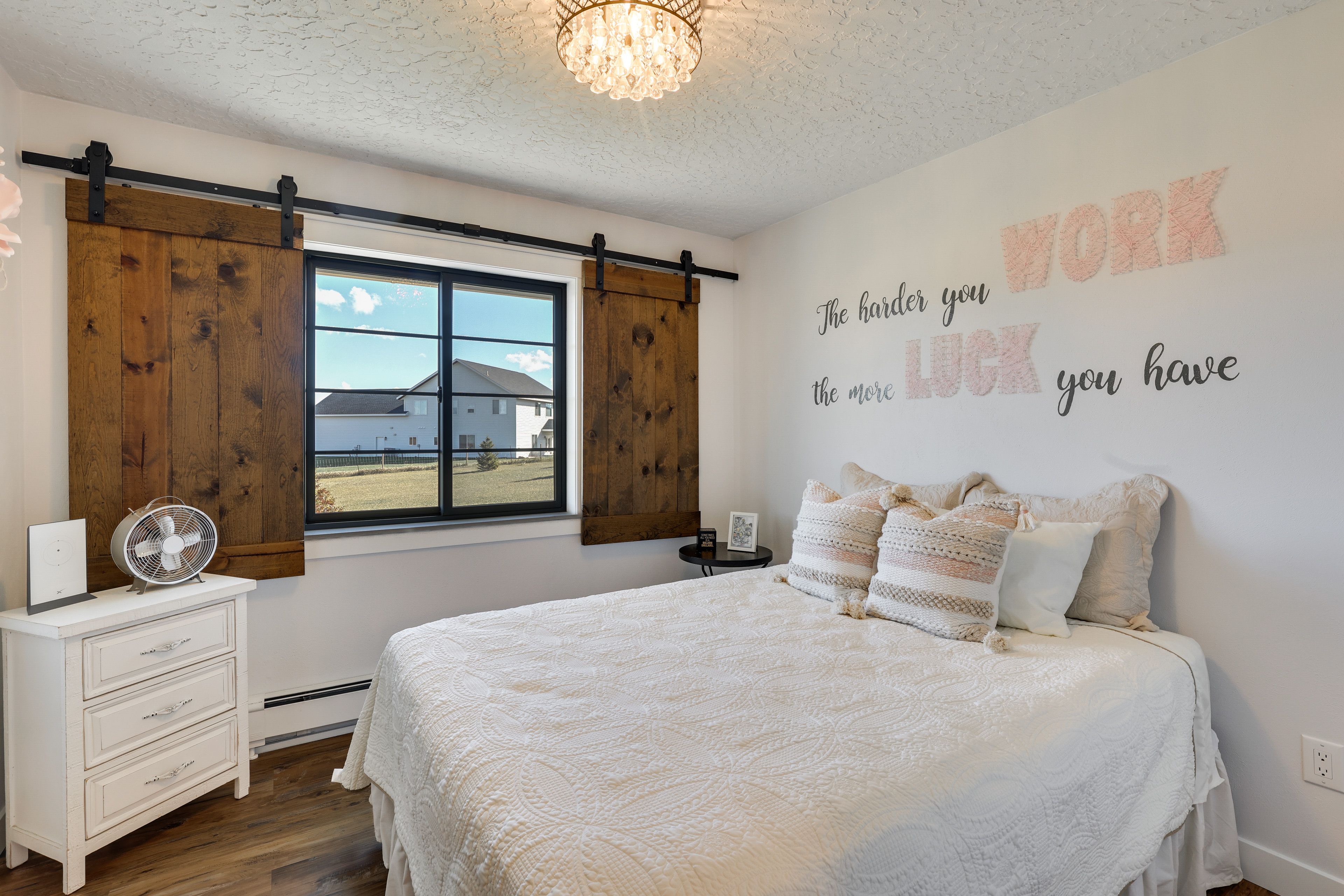 Bedroom 2 | Queen Bed | Main Floor