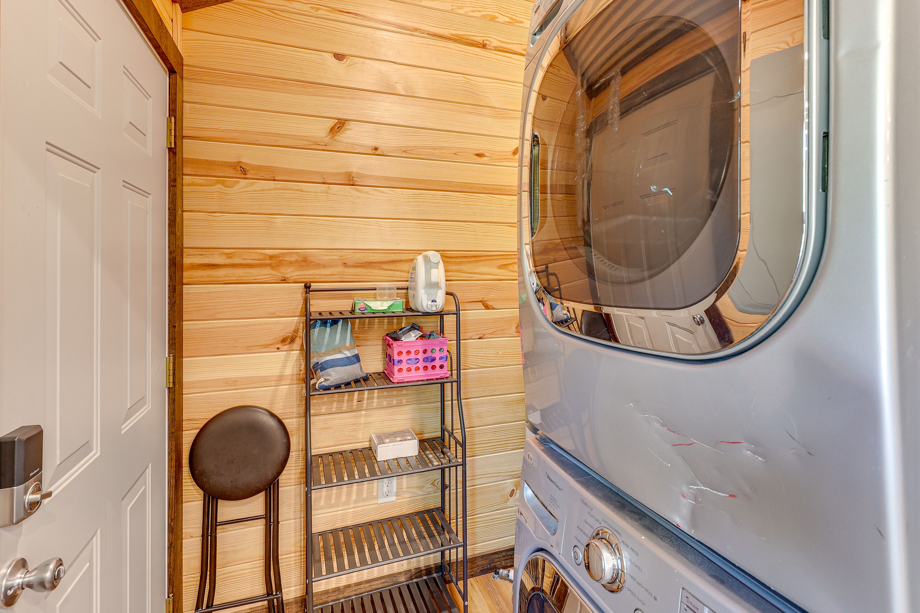 Laundry Closet | Washer & Dryer
