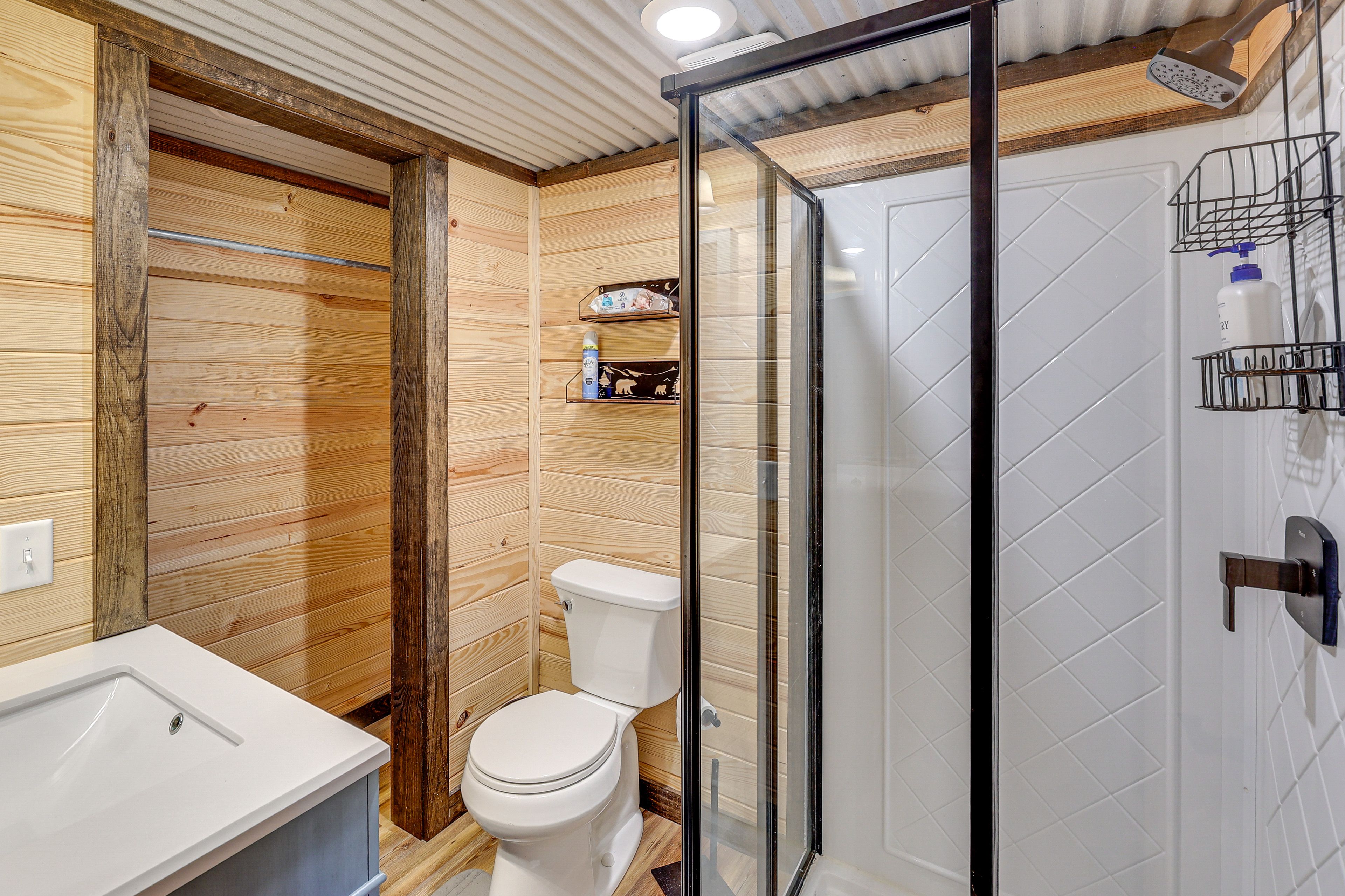 Full Bathroom | Complimentary Toiletries