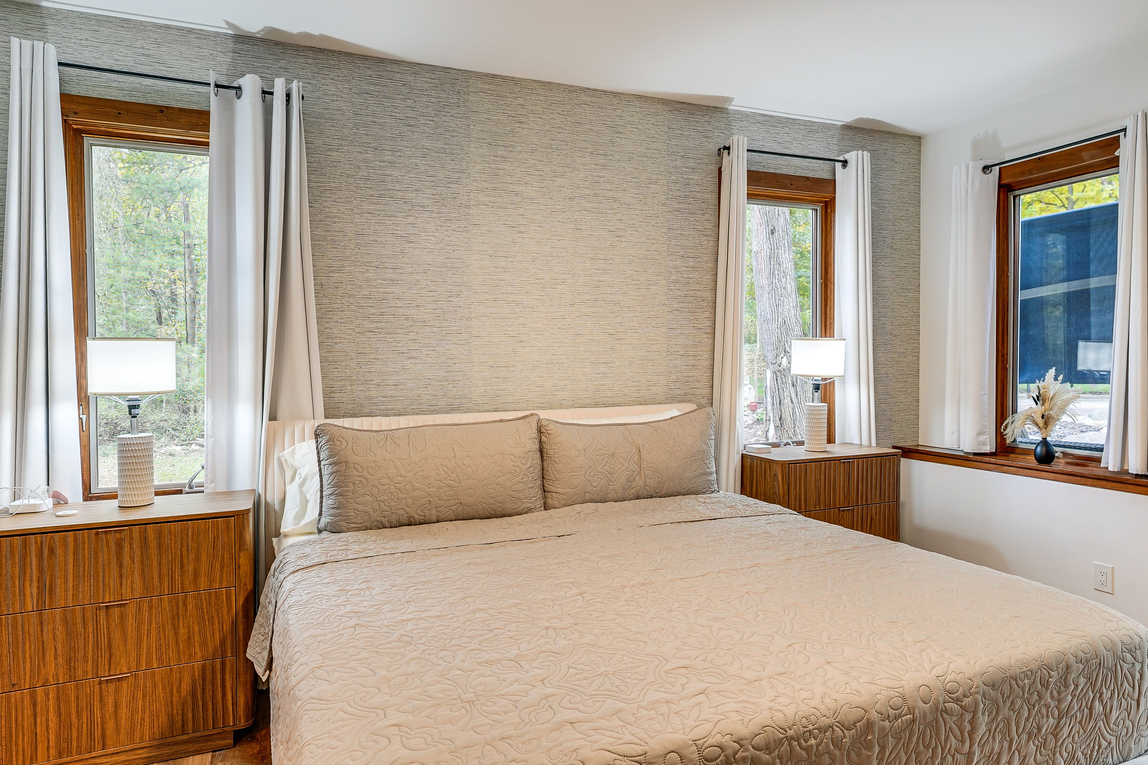 Bedroom 1 | King Bed | 1st Floor | Linens Provided