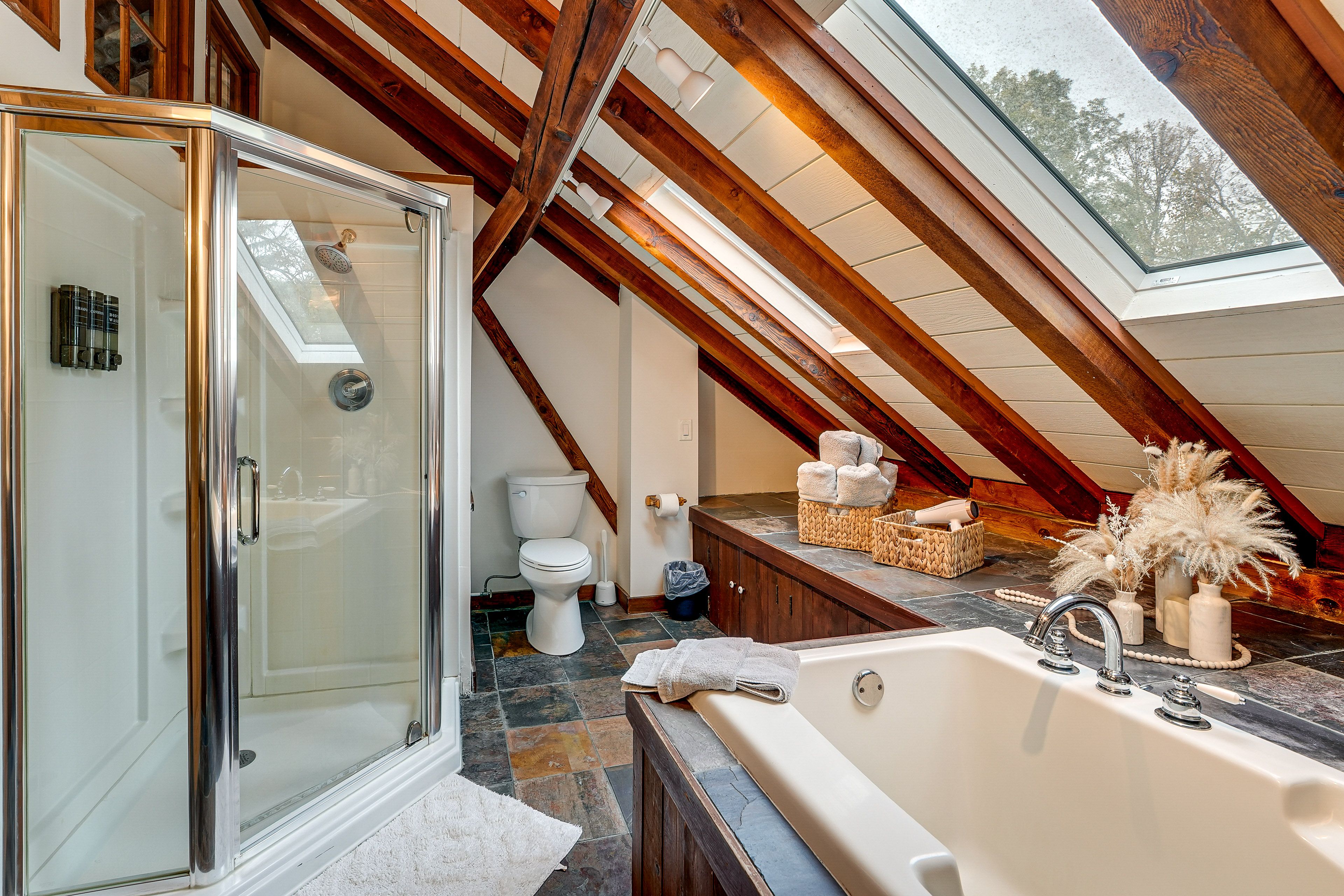 Full Bathroom | 2nd Floor