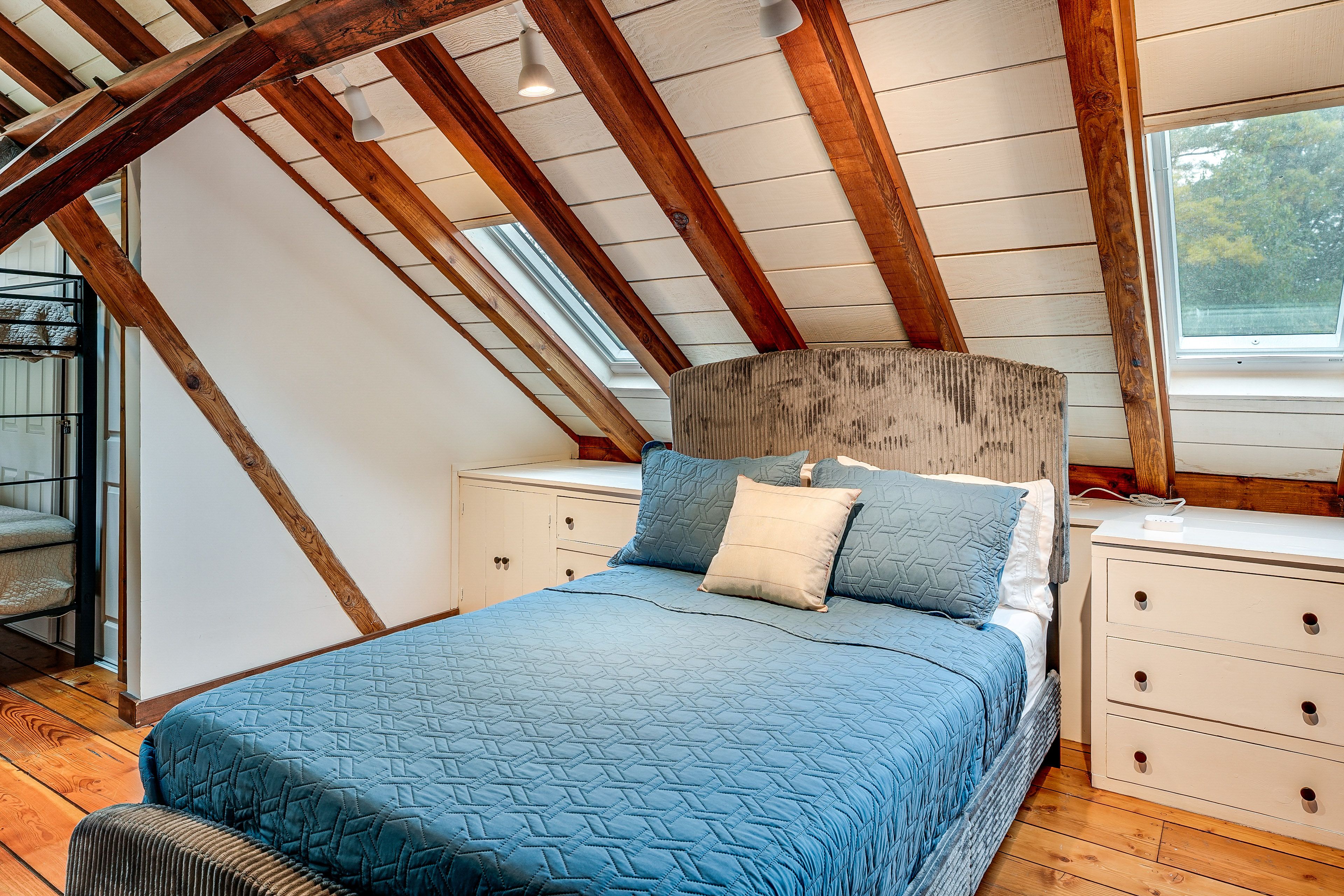 Loft | Queen Bed | Twin/Full Bunk Bed | 2nd Floor