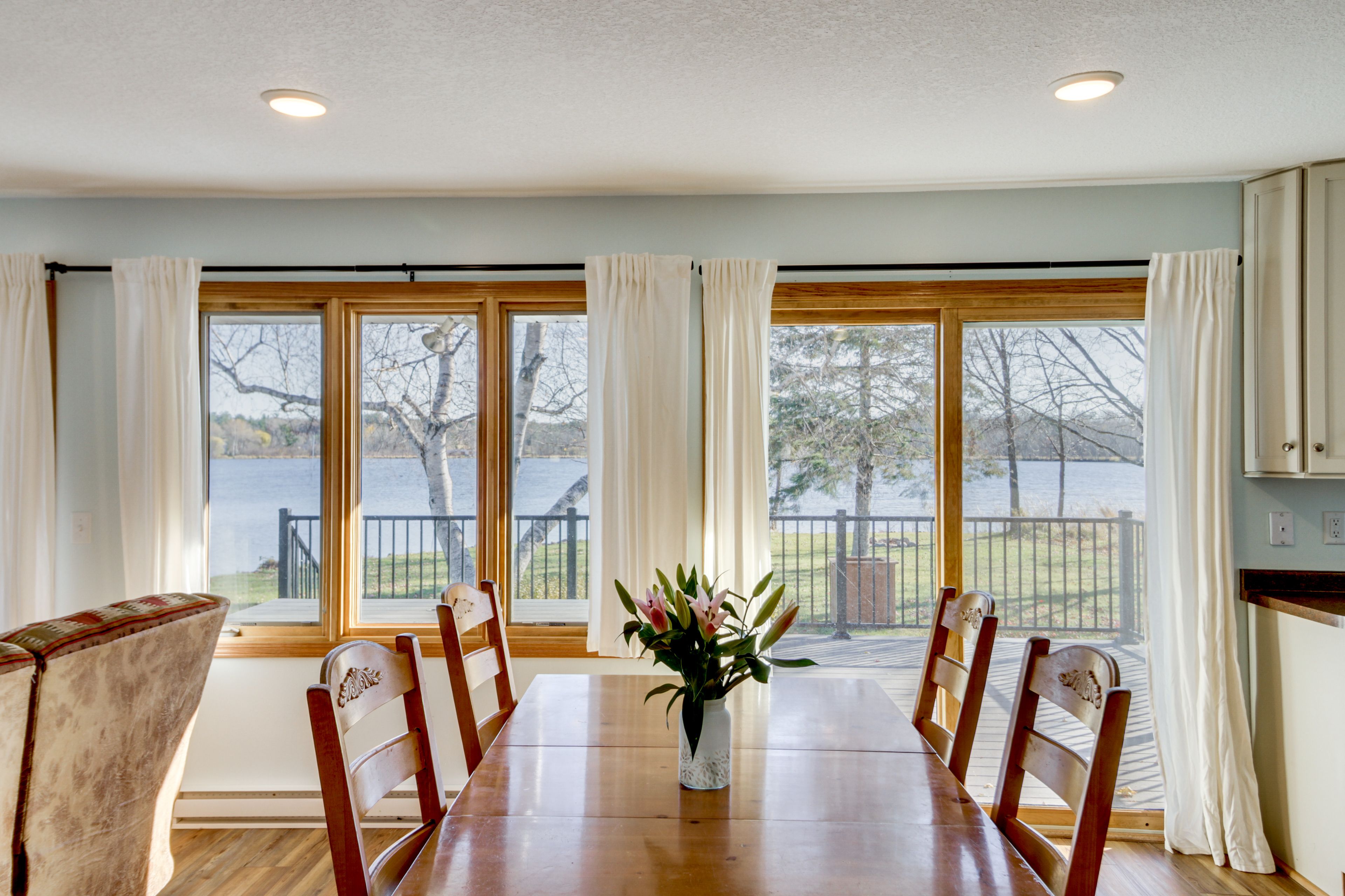 Dining Table | Dishware/Flatware