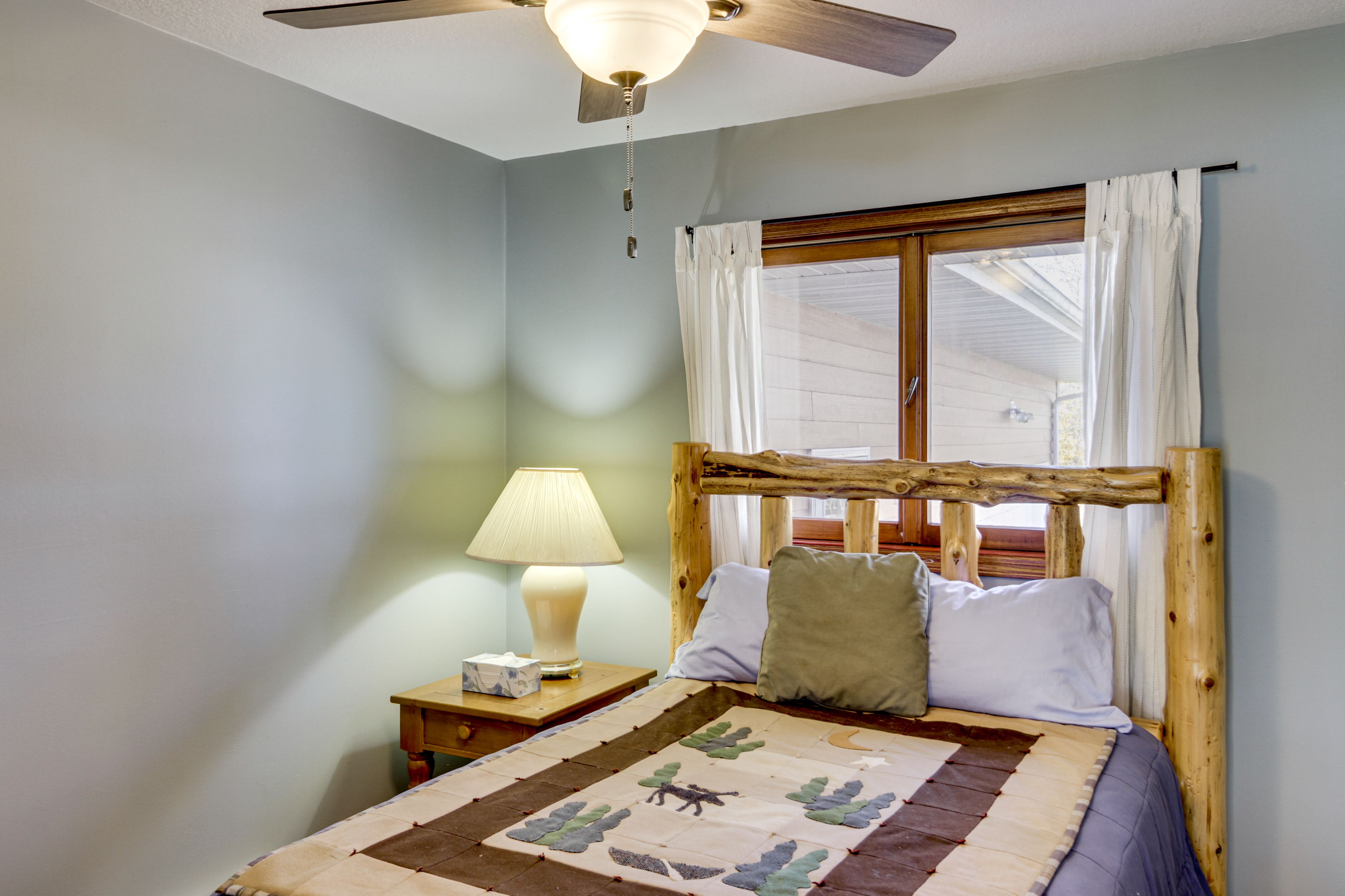 Bedroom 3 | Queen Bed