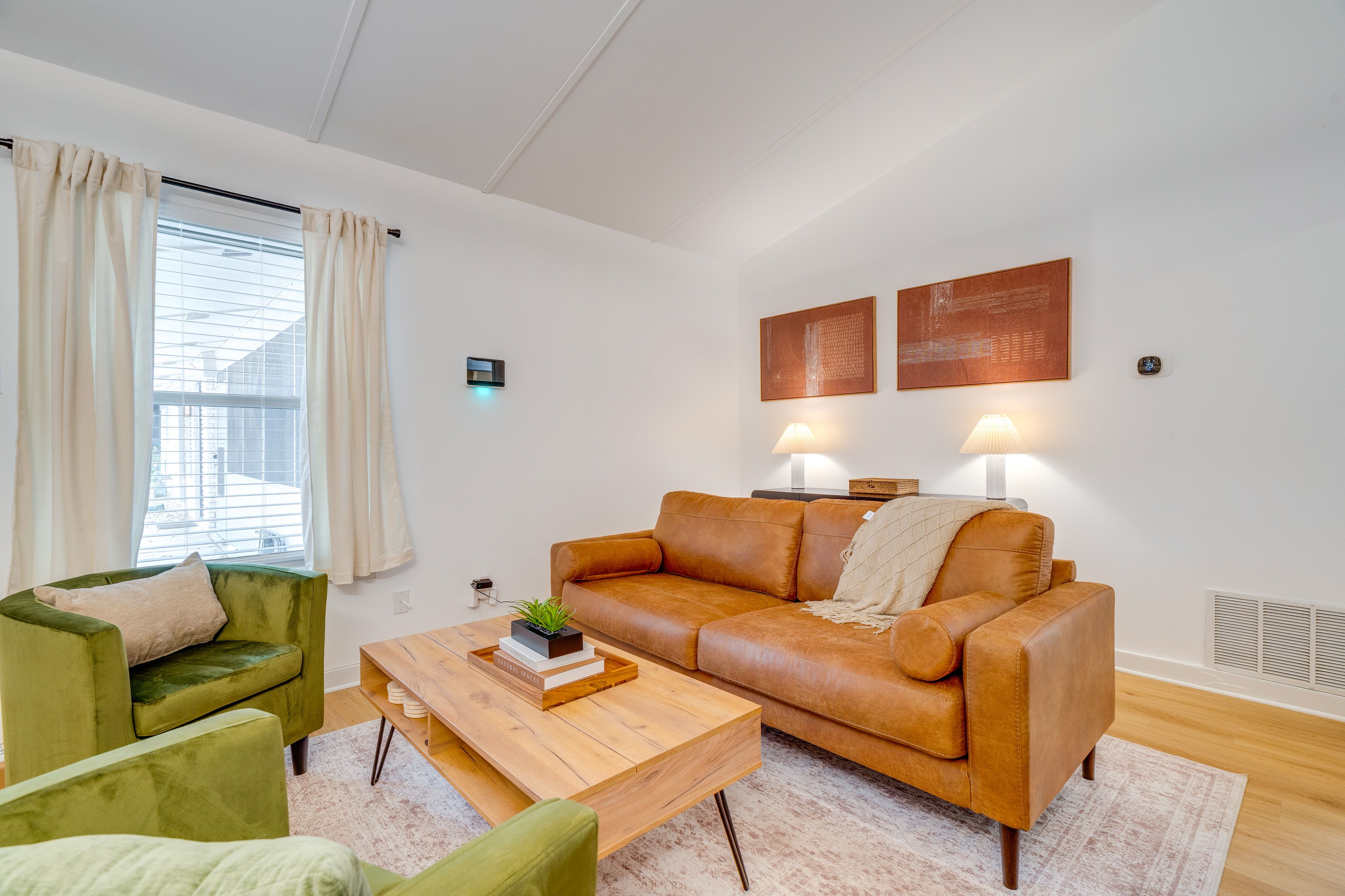 Living Room | Smart TV