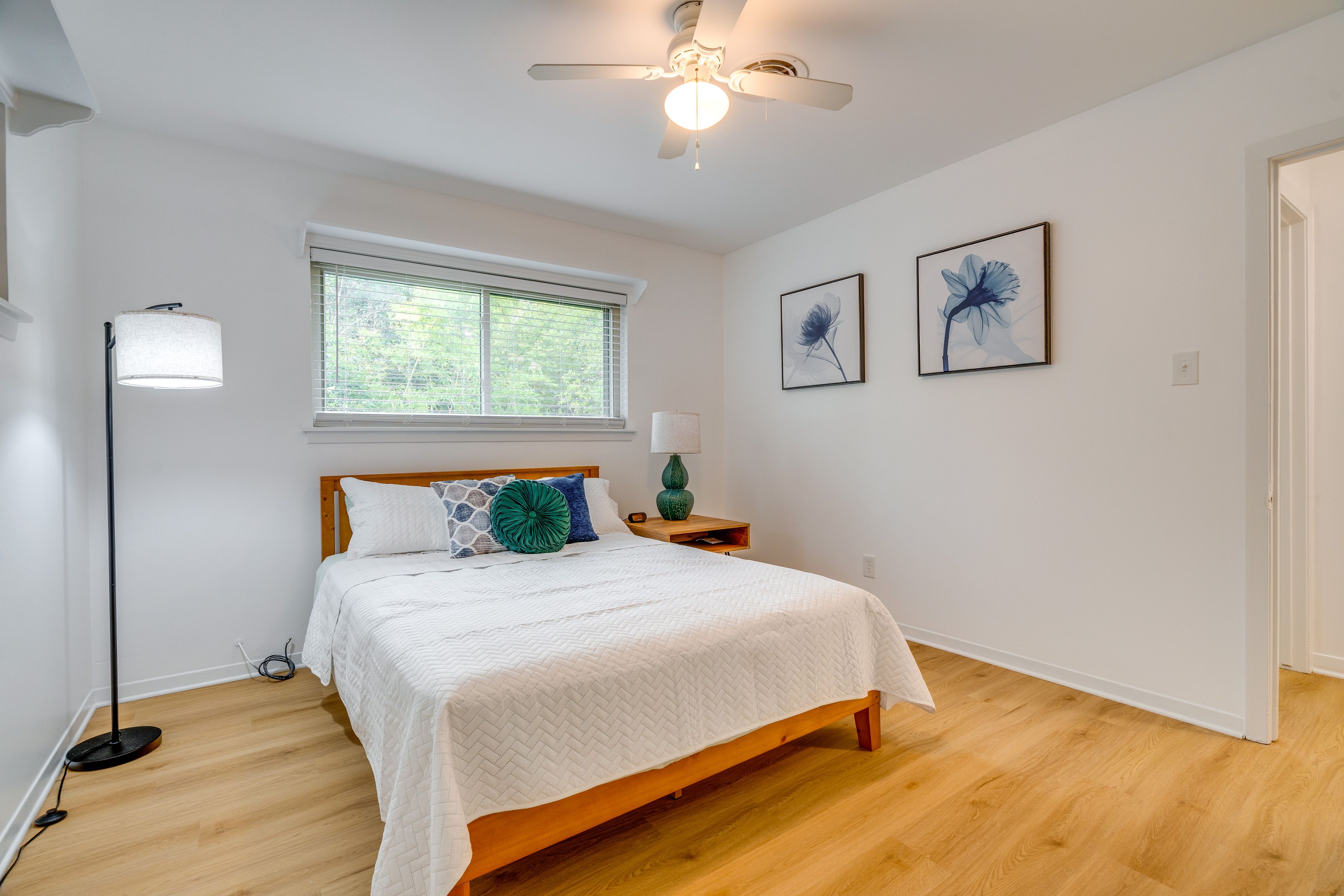 Bedroom 1 | Queen Bed