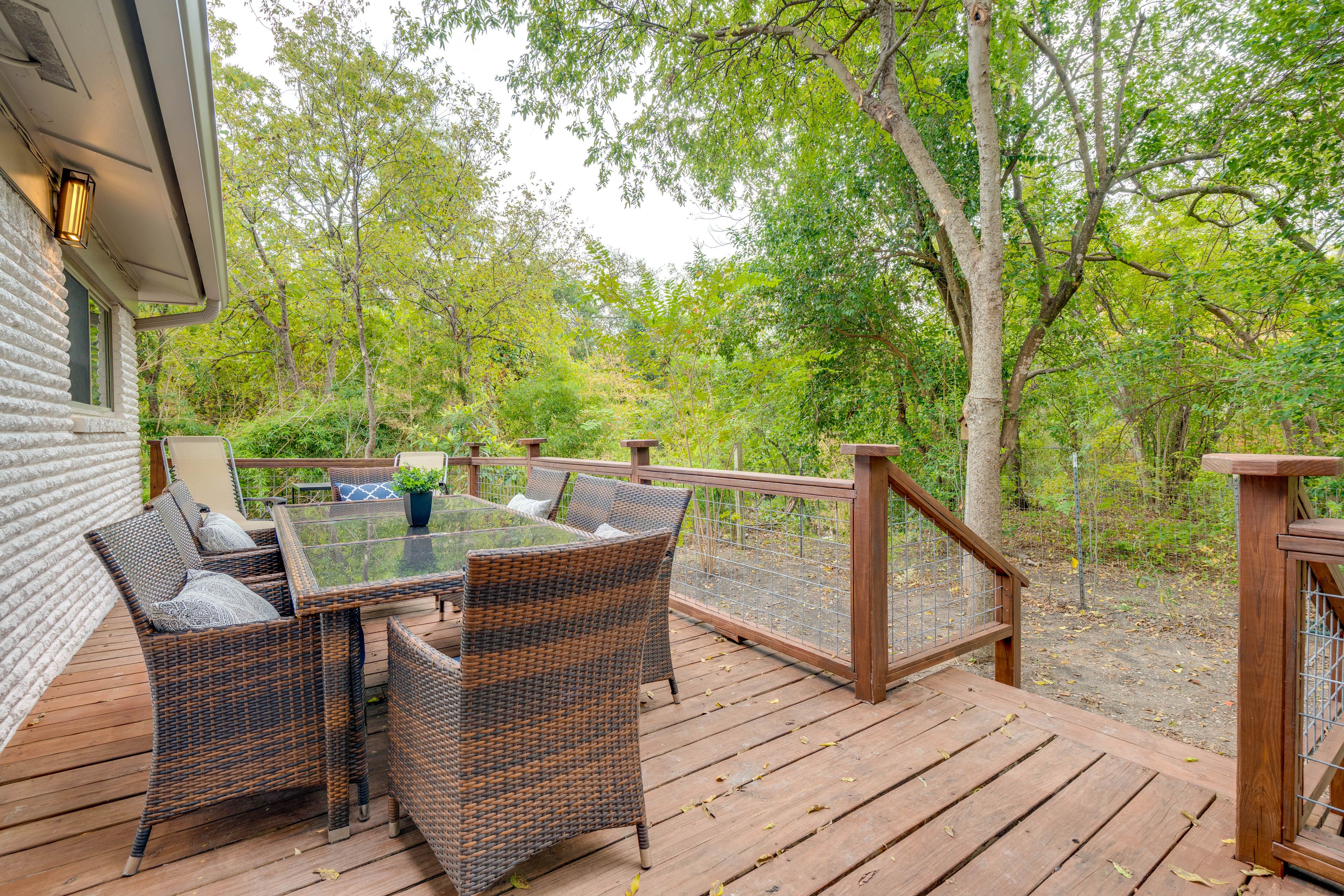 Austin Vacation Rental | 2BR | 1BA | 900 Sq Ft | Step to Enter