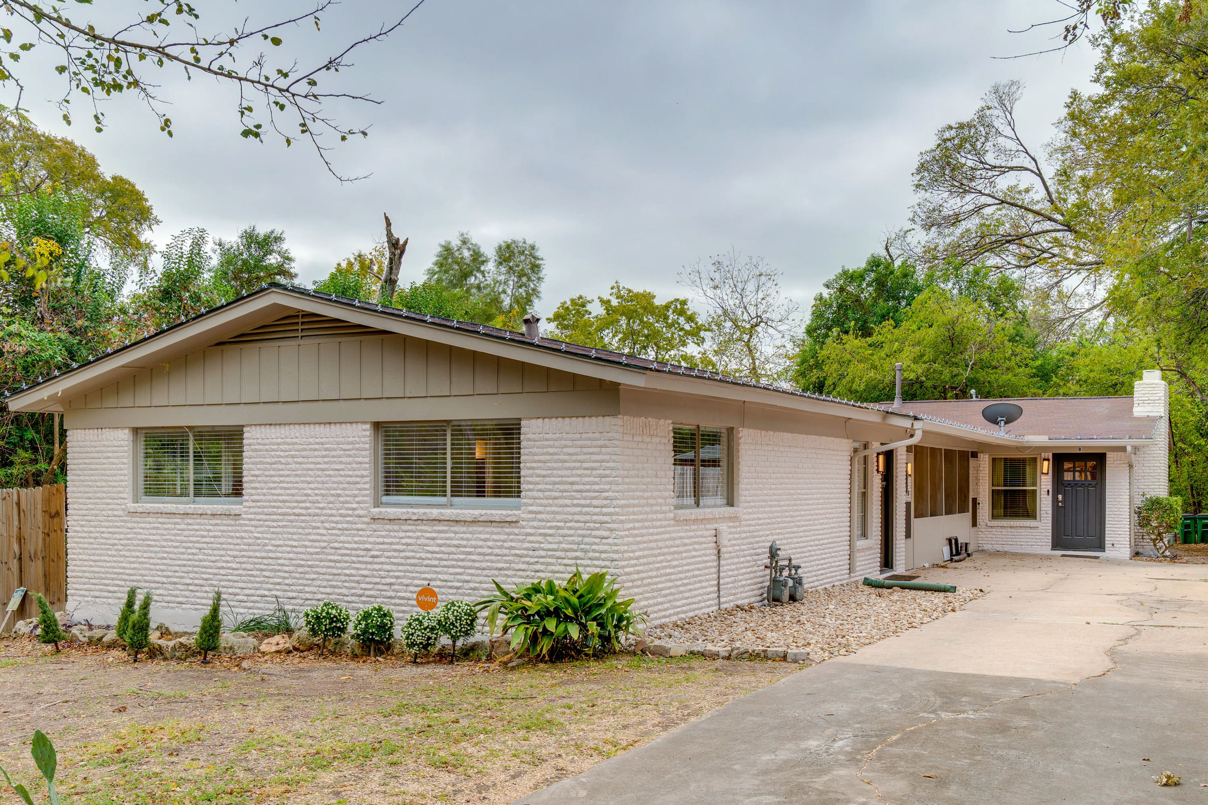 Duplex Exterior | Shared Driveway (2 Vehicles)