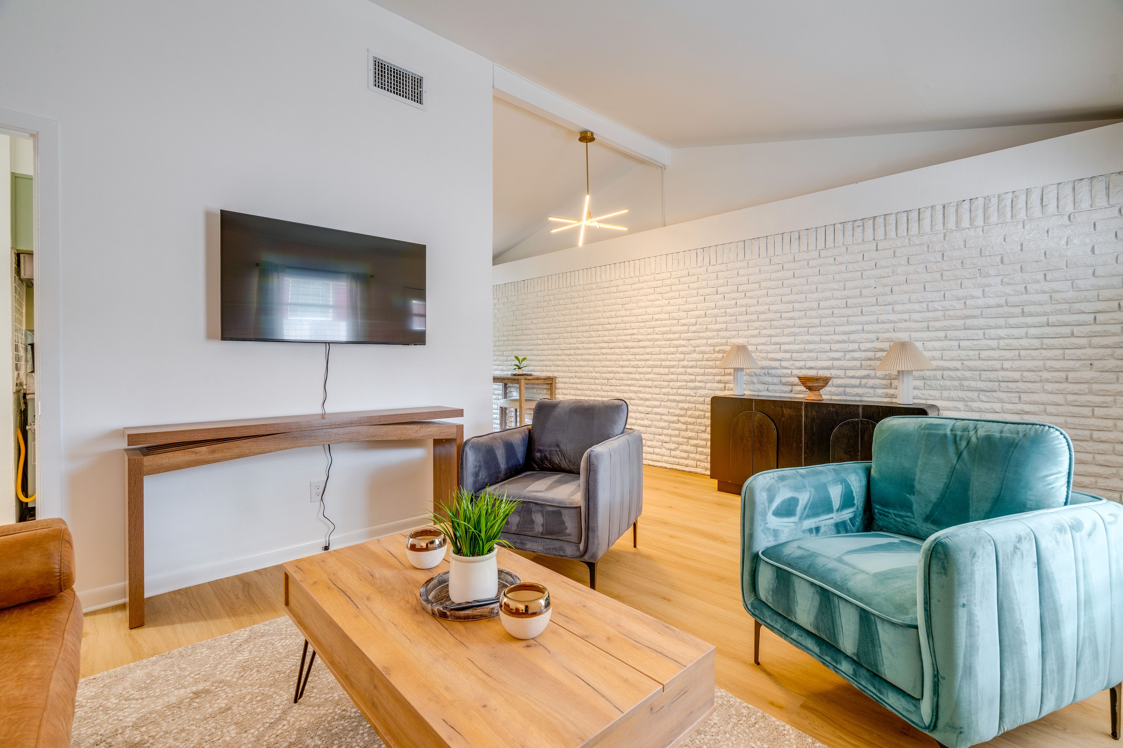 Austin Vacation Rental | 2BR | 1BA | 1,800 Sq Ft | 1 Step to Enter