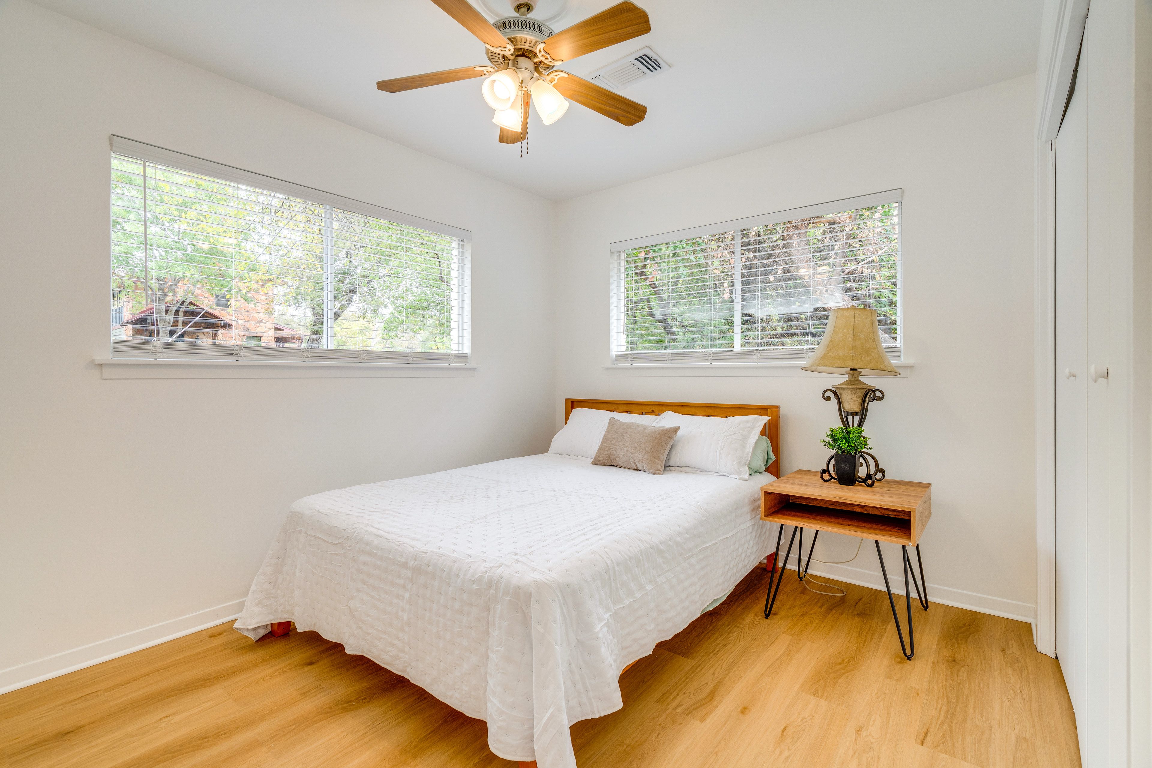 Bedroom 2 | Queen Bed