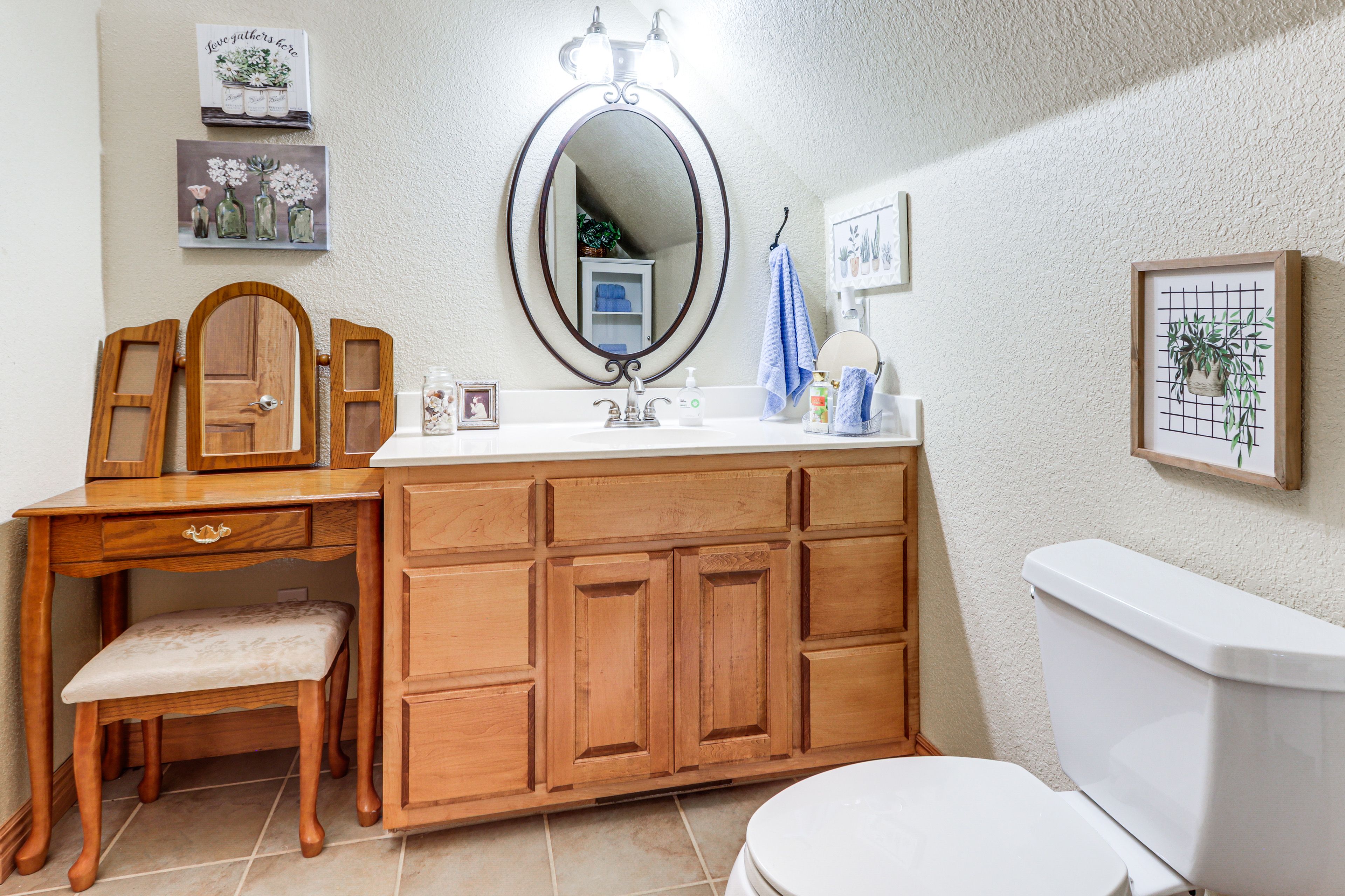 Full Bathroom | Towels Provided