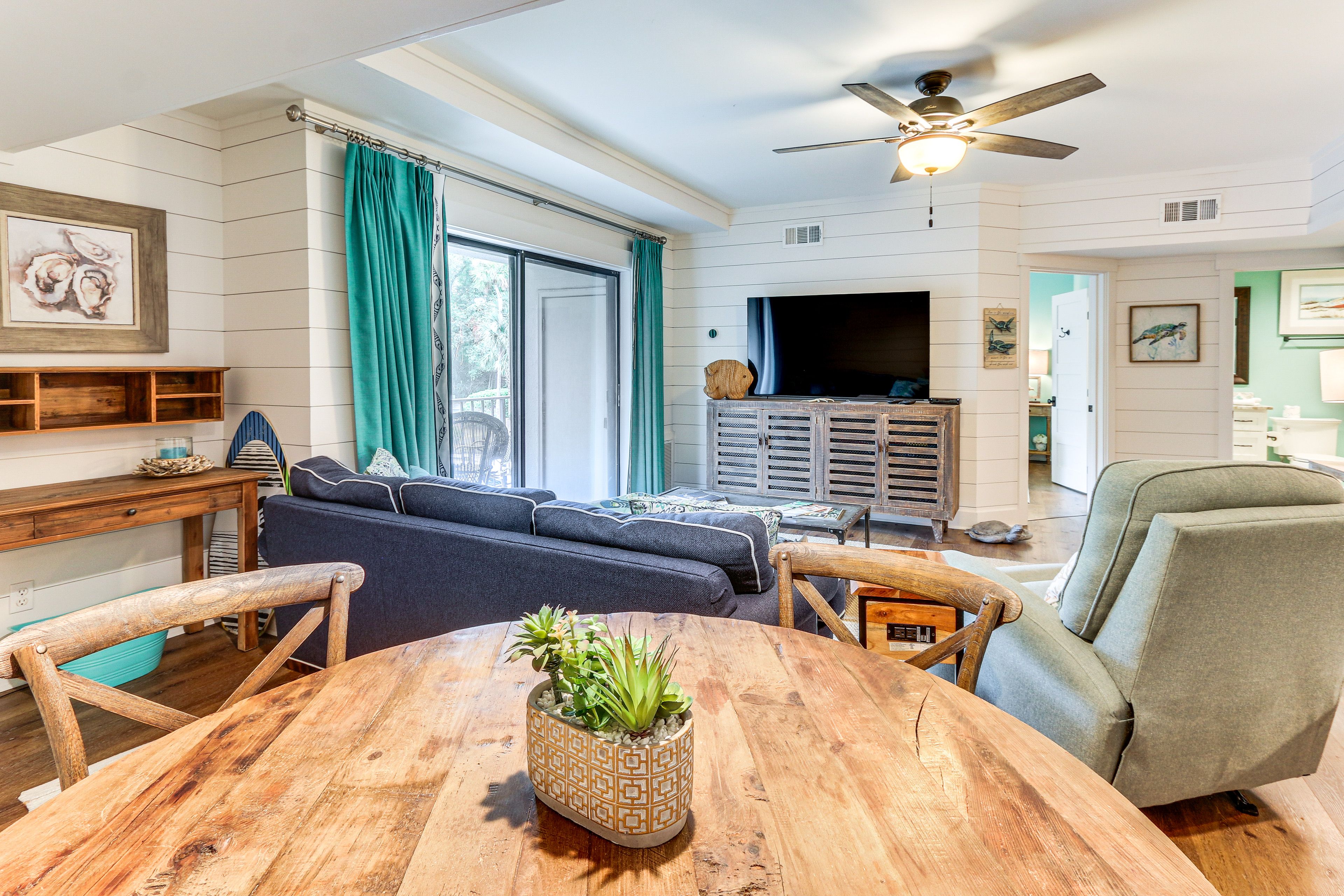 Dining Area | Dishware & Flatware