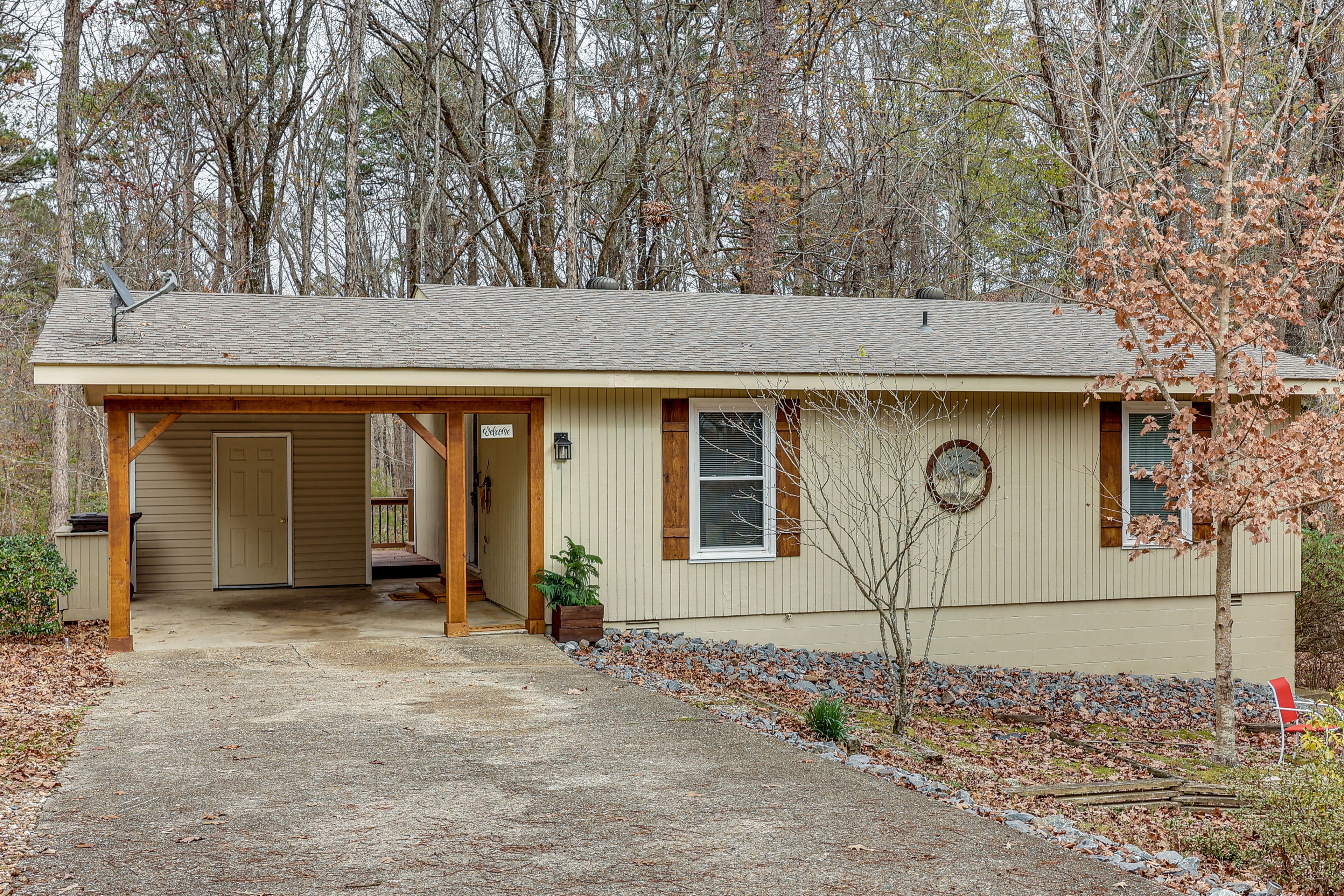 Exterior | Driveway (3 Vehicles)