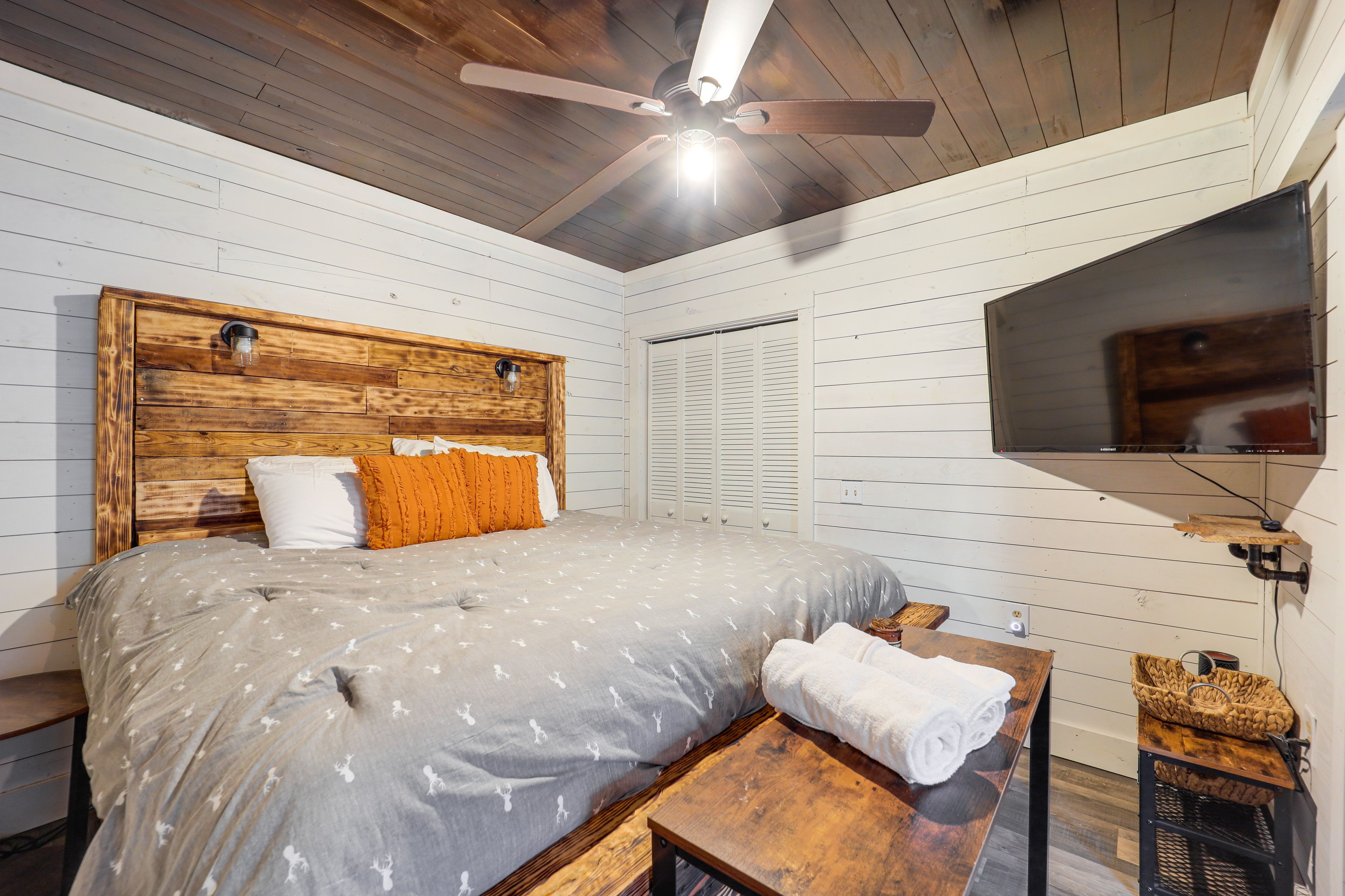 Bedroom 1 | King Bed | Sleeper Sofa | Linens Provided