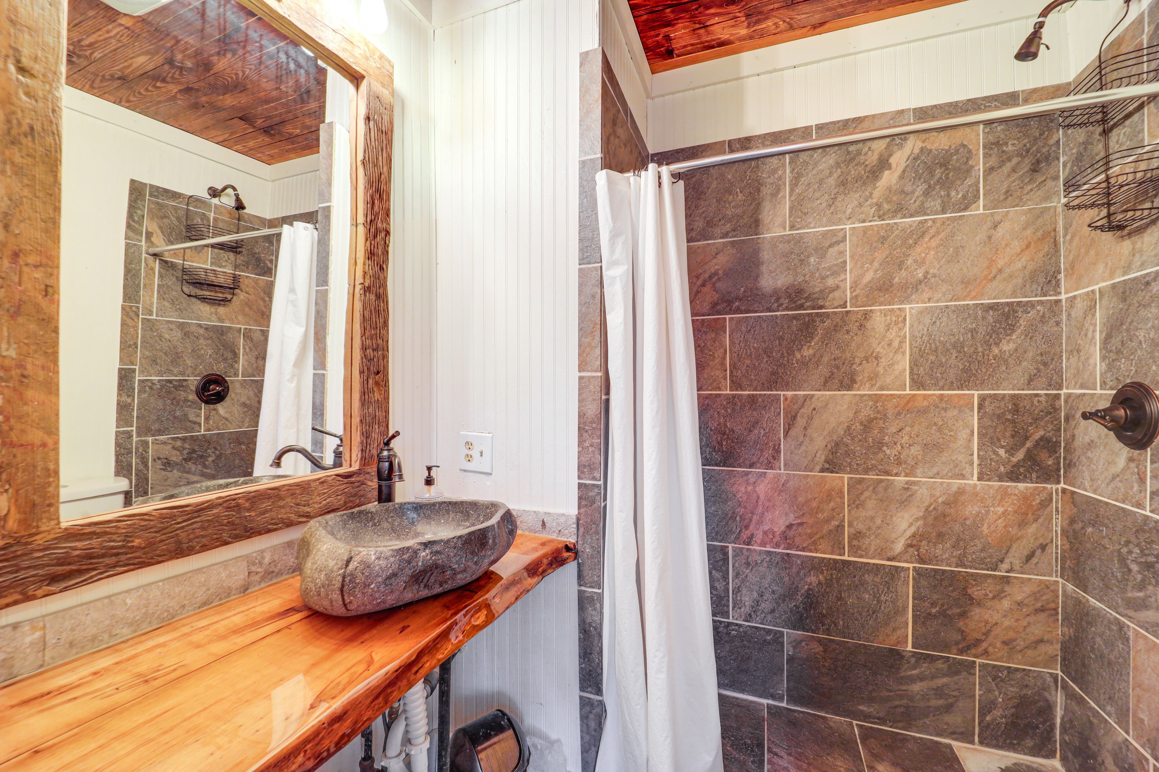 Bathroom | Towels Provided